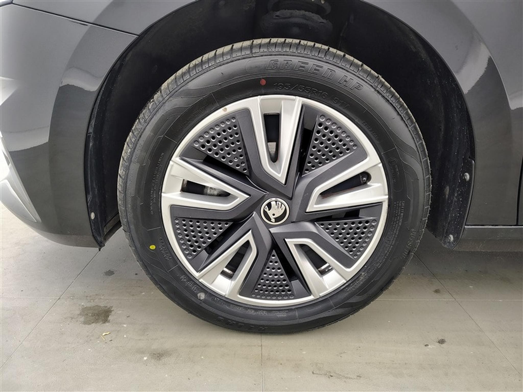 Skoda Fabia 1.0 TSI Selection *NAVI/CAMERA/PDC/CARPLAY/FULL LED/JA* (2024) - Foto 6
