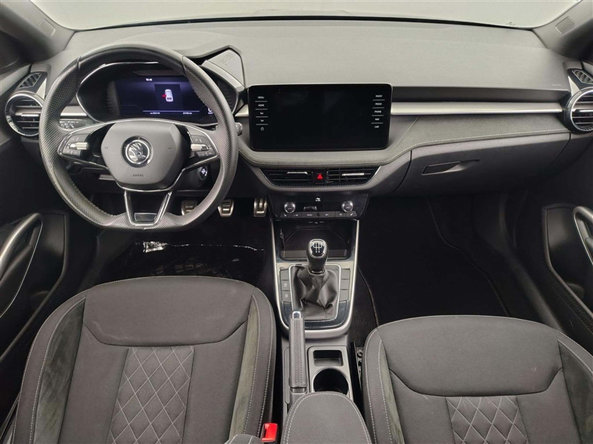 Skoda Fabia 1.0 TSI Selection *NAVI/CAMERA/PDC/CARPLAY/FULL LED/JA* (2024) - Foto 8