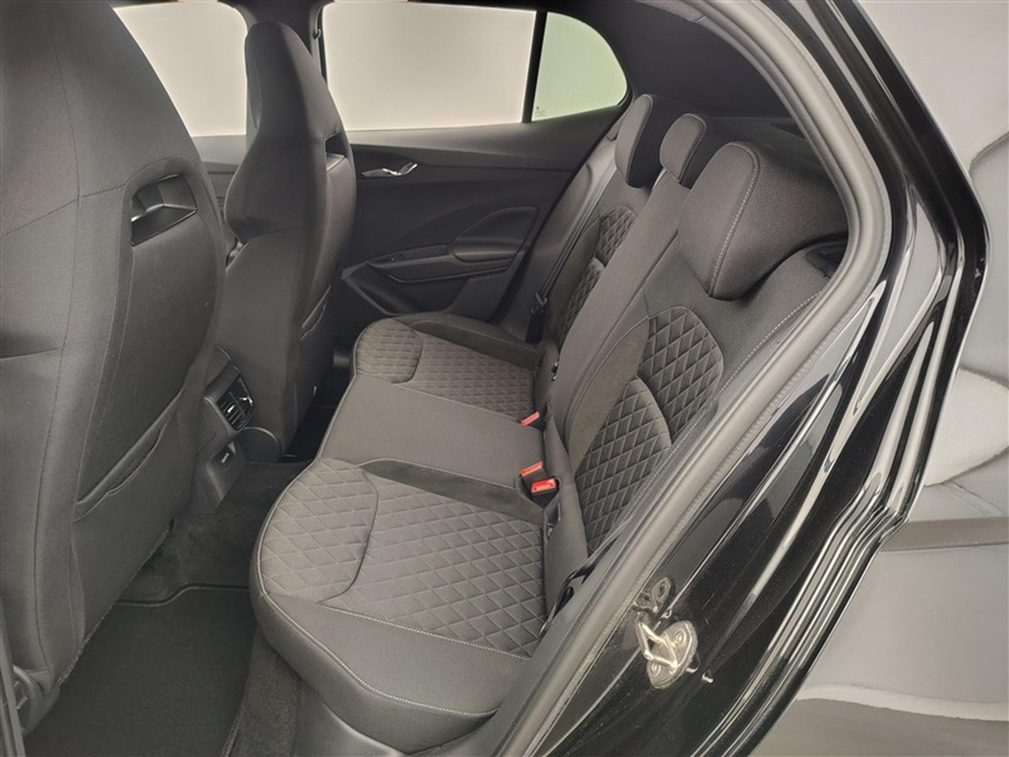 Skoda Fabia 1.0 TSI Selection *NAVI/CAMERA/PDC/CARPLAY/FULL LED/JA* (2024) - Foto 12