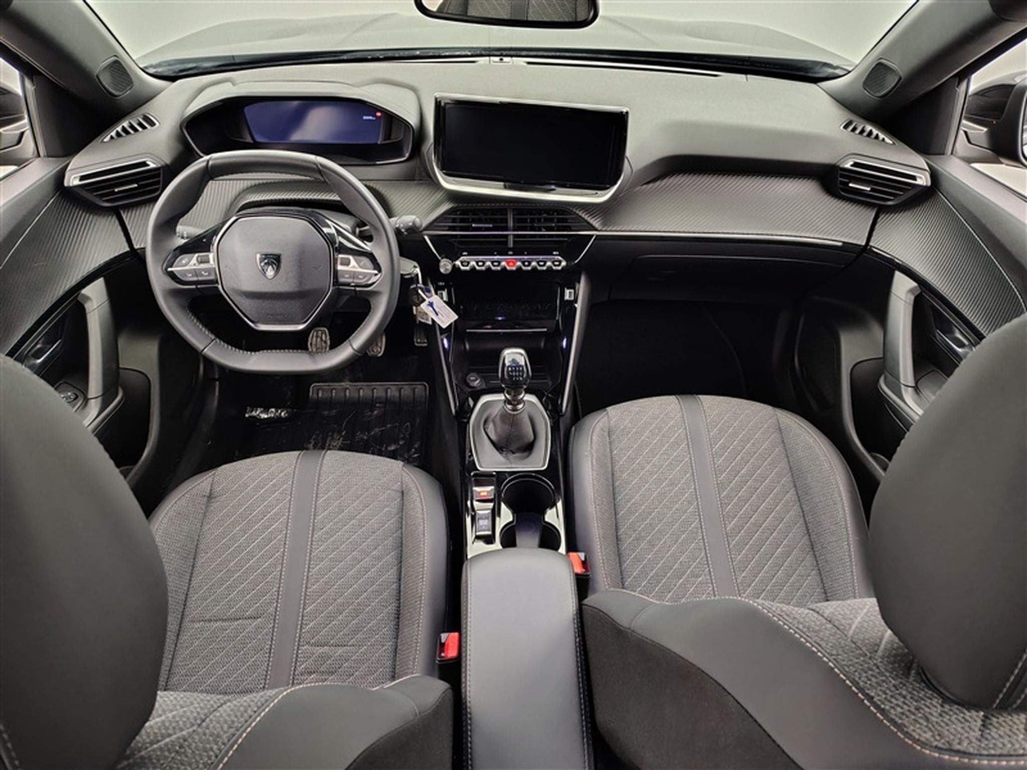 Peugeot 2008 1.2 PureTech Allure CARPLAY / FULL LED / PDC (2025) - Photo 8