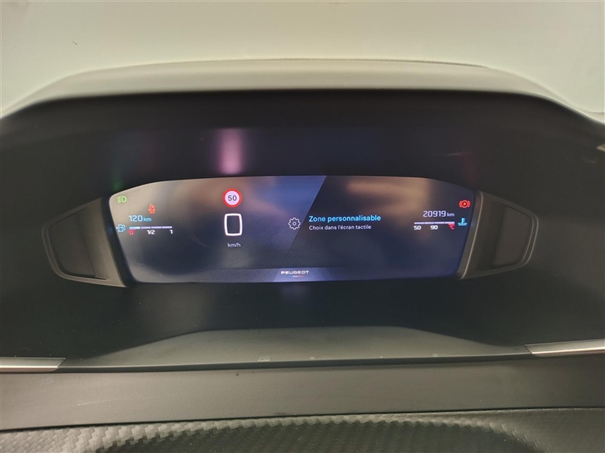 Peugeot 2008 1.2 PureTech Allure CARPLAY / FULL LED / PDC (2025) - Photo 10