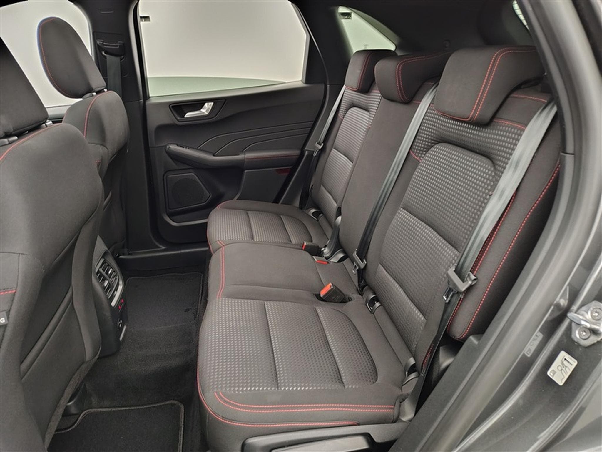 Ford Kuga 1.5 TDCi EB FWD ST-Line Navi / Led / Toit Pano / (2021) - Photo 13