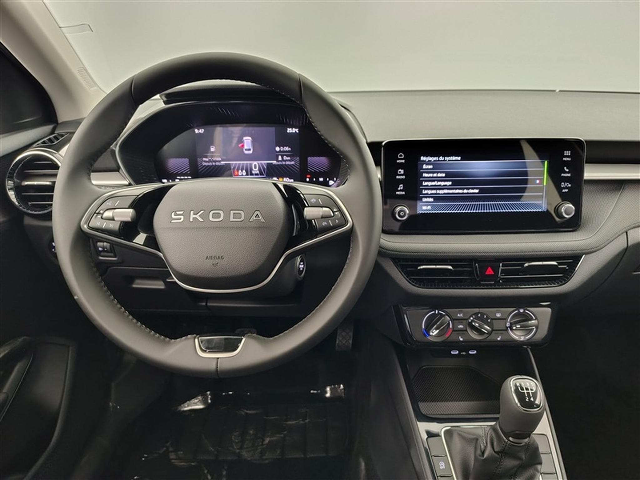 Skoda Fabia 1.0i Selection CARPLAY / FULL LED / KEYLESS / PDC AR (2026) - Photo 9