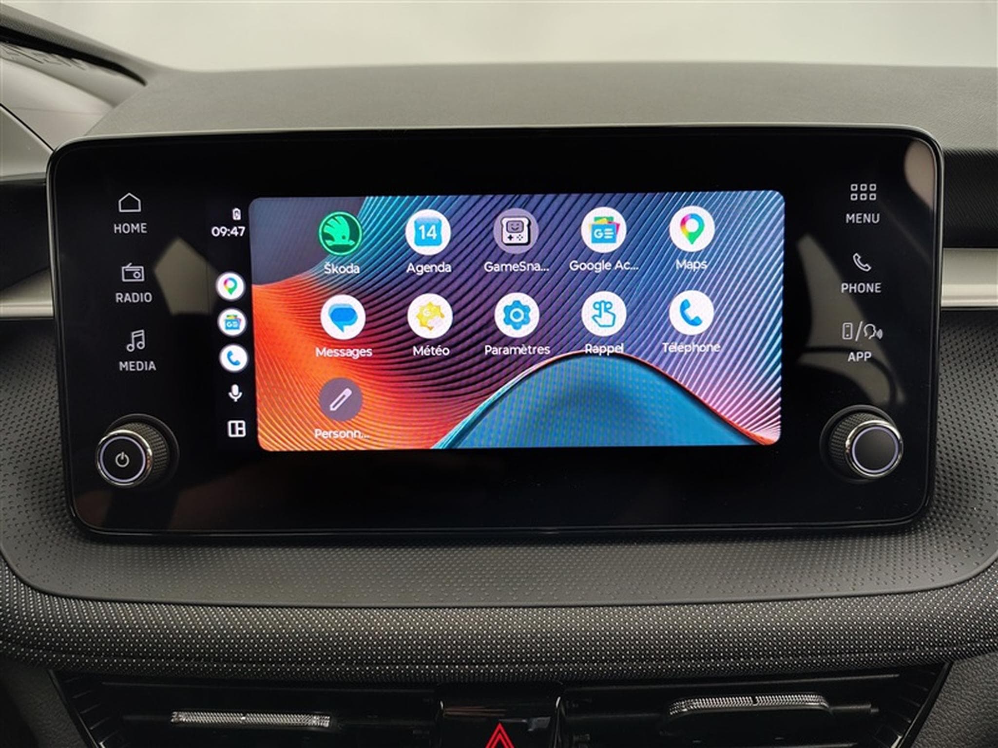 Skoda Fabia 1.0i Selection CARPLAY / FULL LED / KEYLESS / PDC AR (2026) - Photo 21