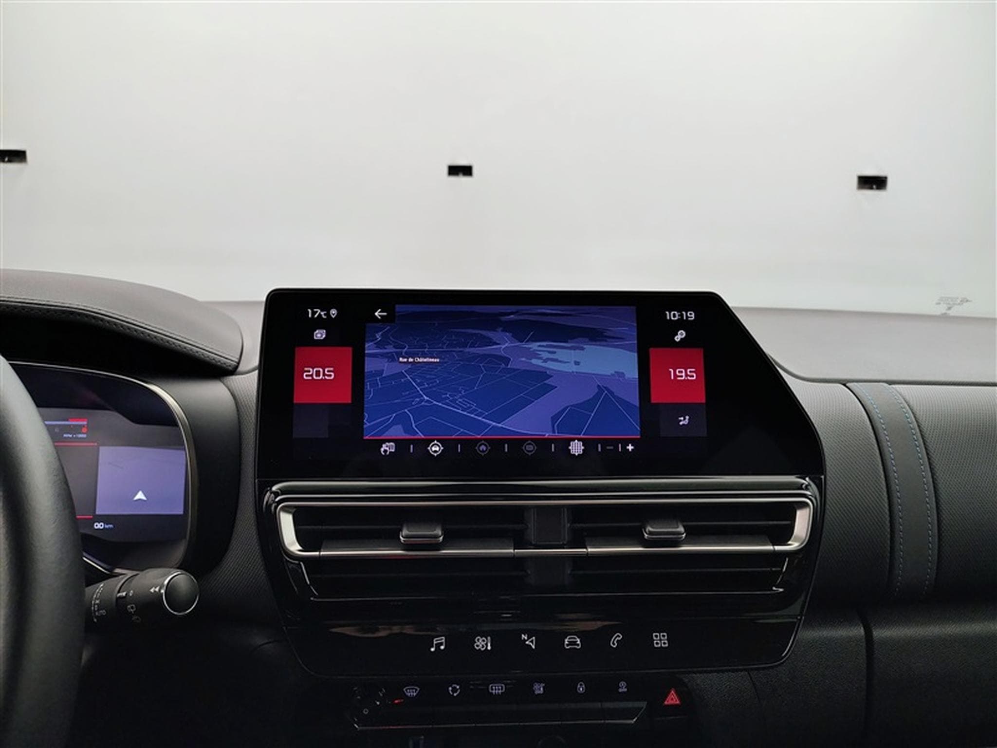 Citroën C5 Aircross 1.2 PureTech 130cv Plus NAVI / CARPLAY / CAMERA (2024) - Photo 11