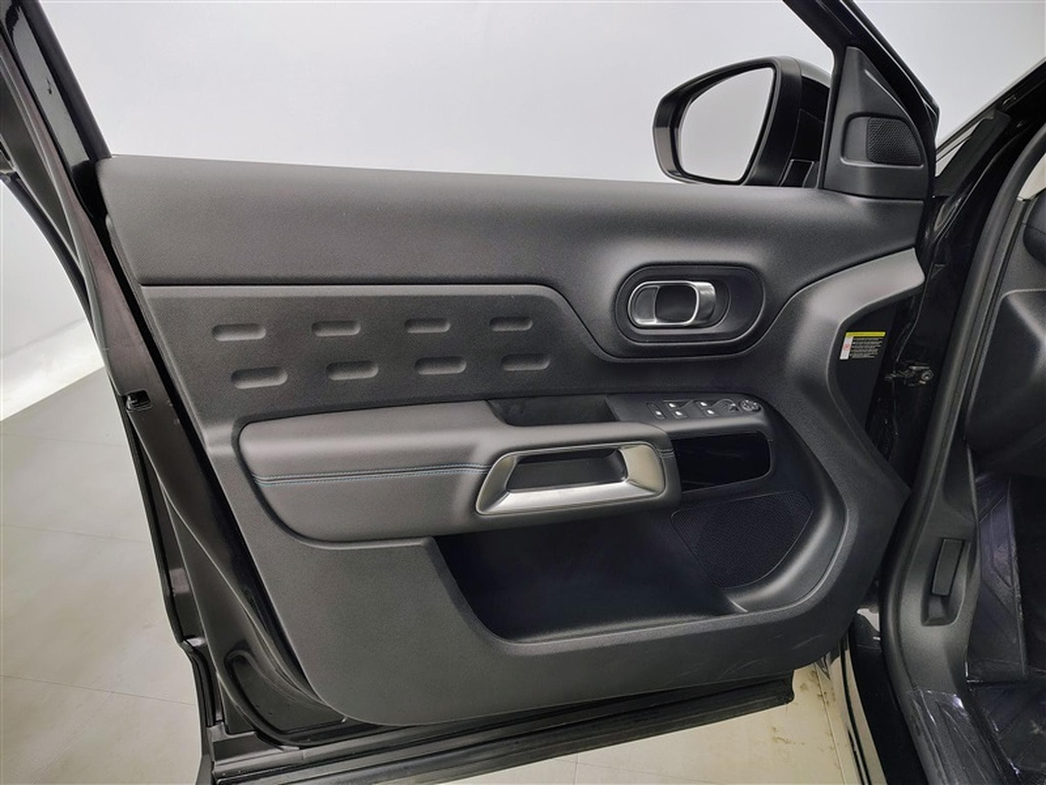 Citroën C5 Aircross 1.2 PureTech 130cv Plus NAVI / CARPLAY / CAMERA (2024) - Photo 16