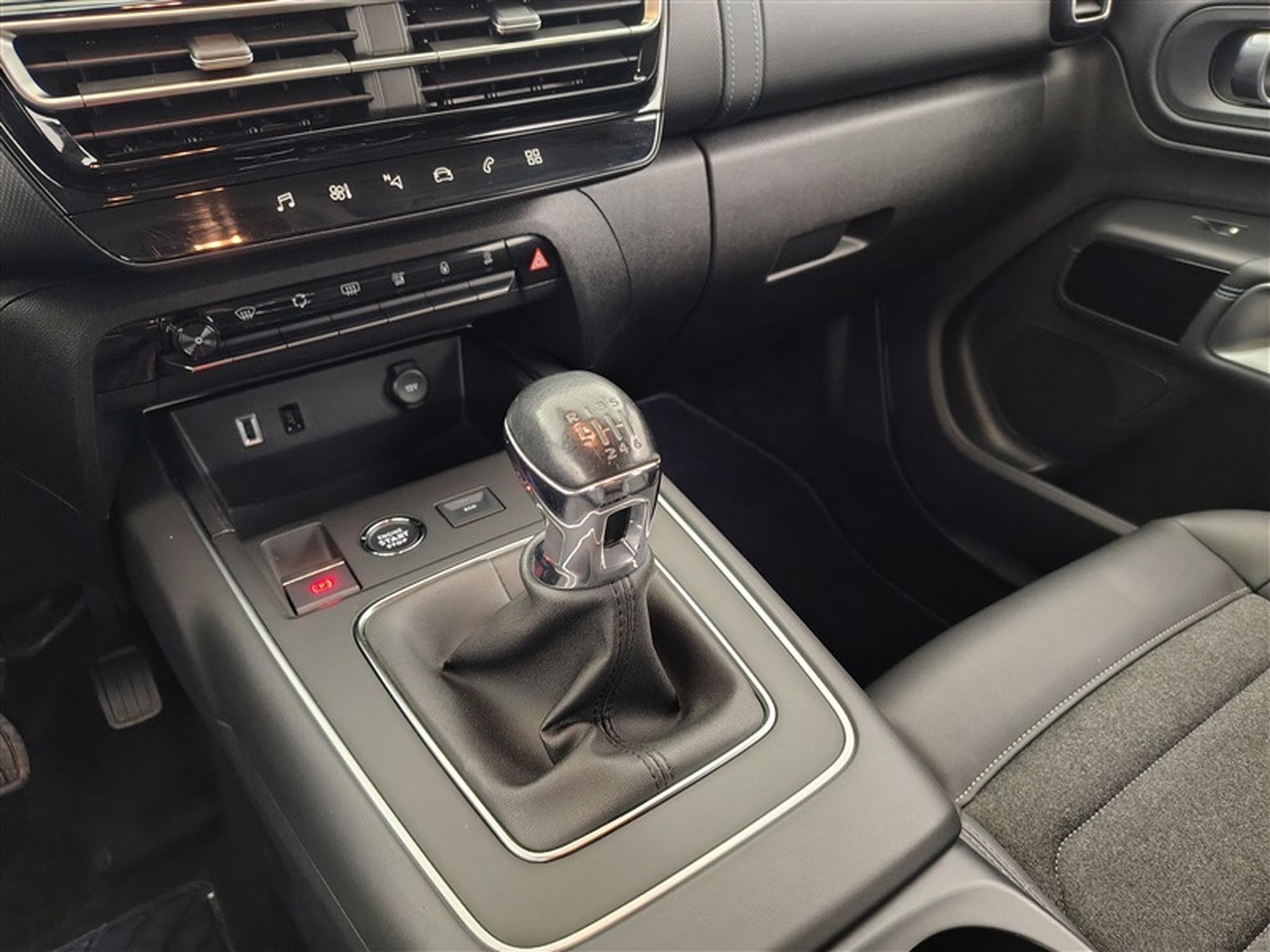 Citroën C5 Aircross 1.2 PureTech 130cv Plus NAVI / CARPLAY / CAMERA (2024) - Photo 12