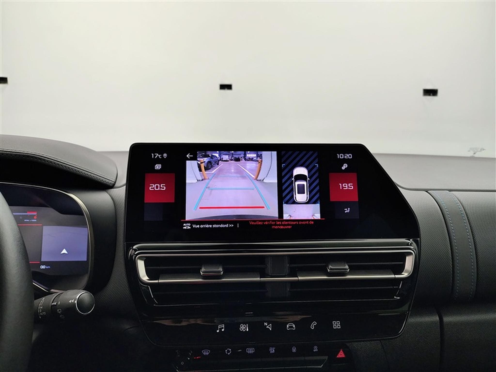 Citroën C5 Aircross 1.2 PureTech 130cv Plus NAVI / CARPLAY / CAMERA (2024) - Photo 17