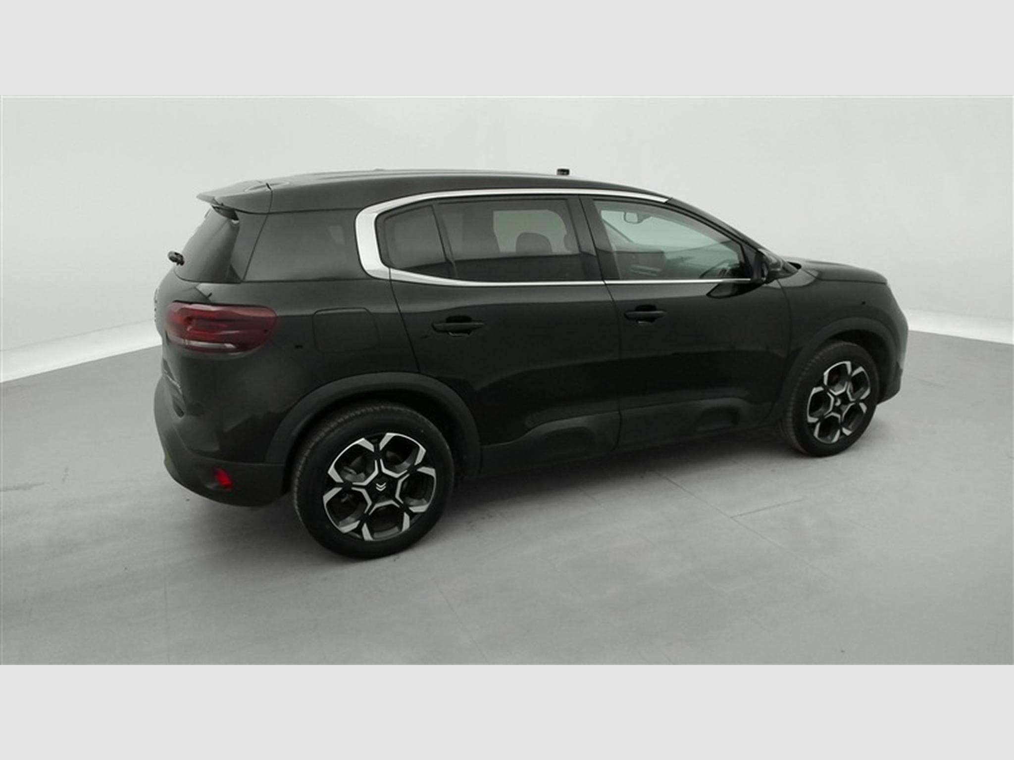 Citroën C5 Aircross 1.2 PureTech 130cv Plus NAVI / CARPLAY / CAMERA (2024) - Photo 24