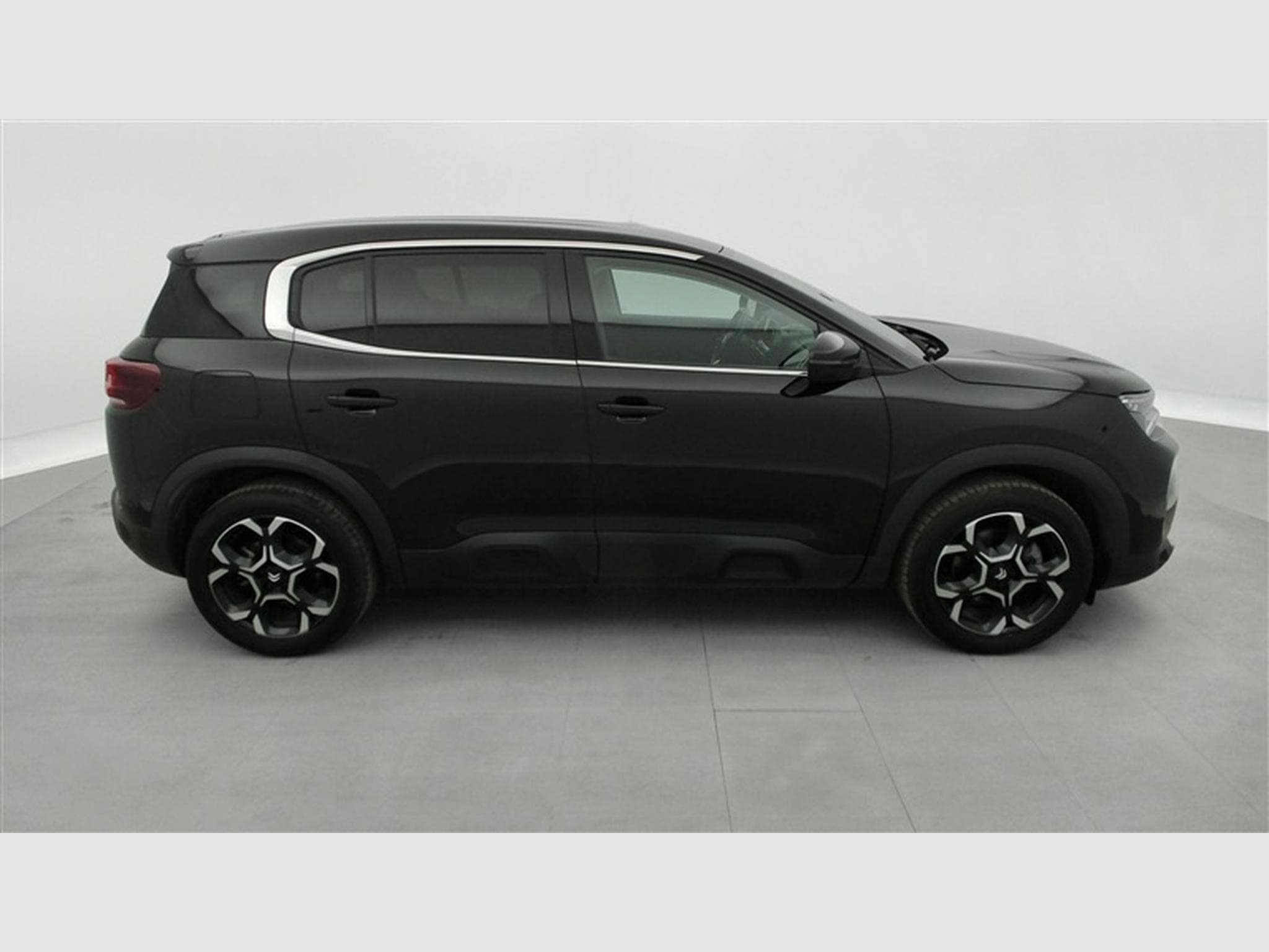 Citroën C5 Aircross 1.2 PureTech 130cv Plus NAVI / CARPLAY / CAMERA (2024) - Photo 23