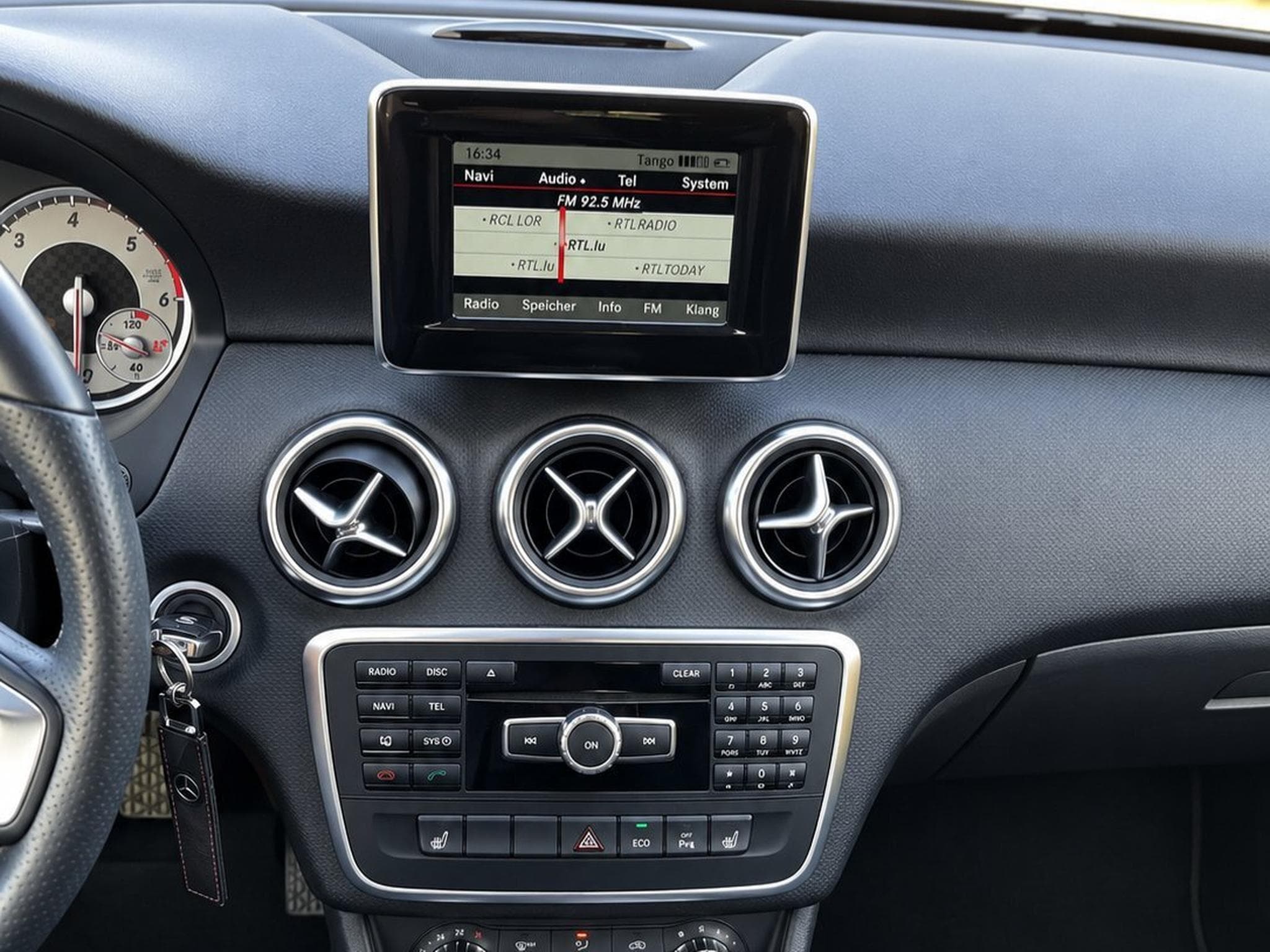 Mercedes A 180 (2013) - Photo 5