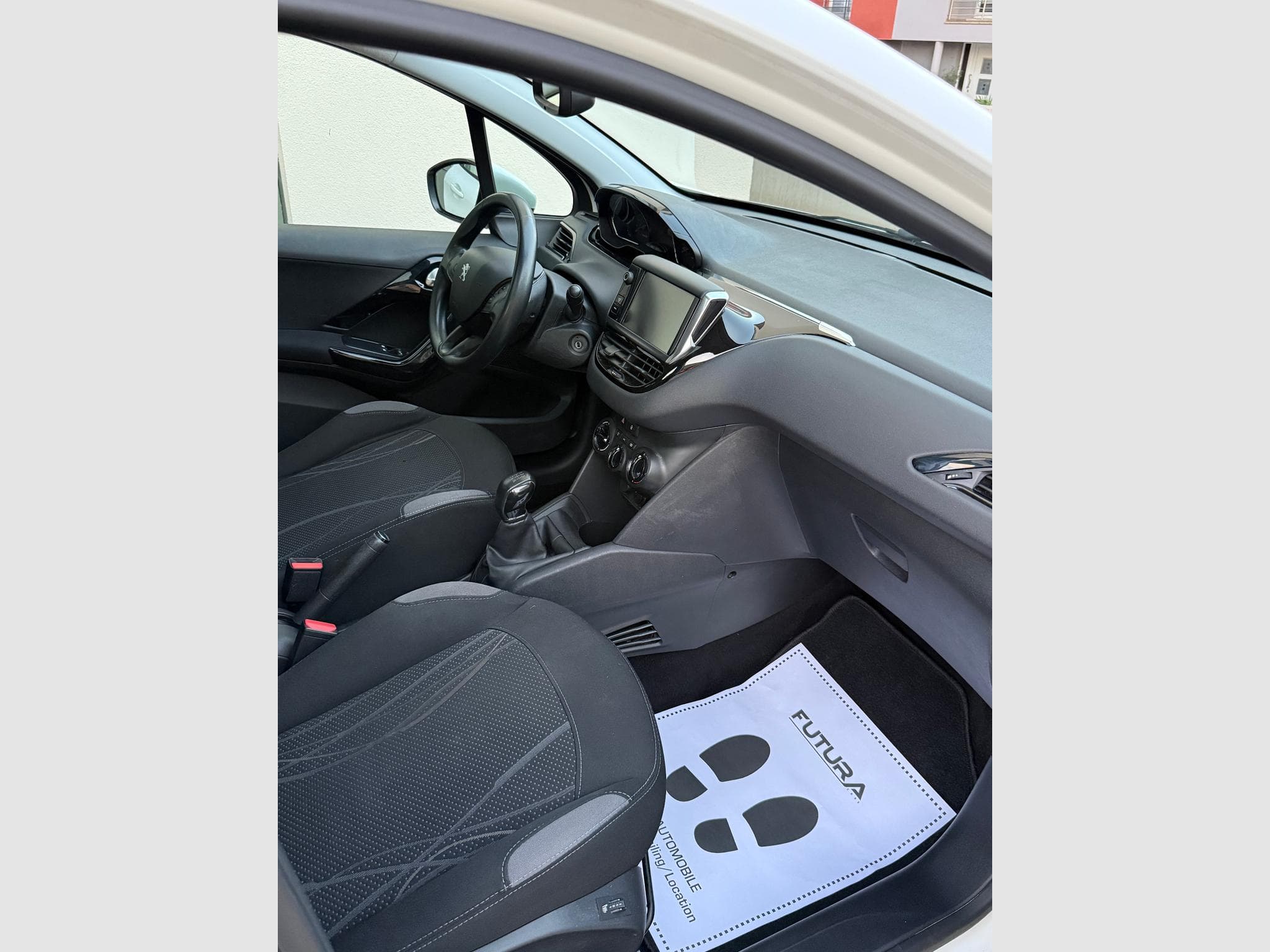 Peugeot 208 (2013) - Foto 9