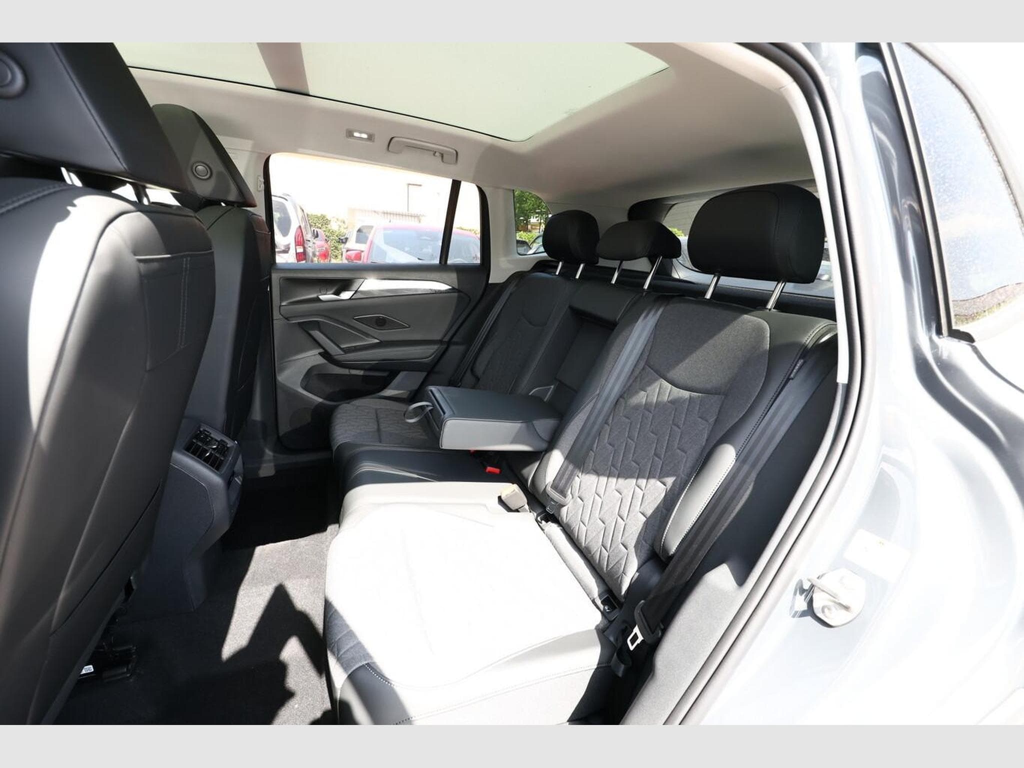 VW Tiguan DSG LED+ Pano (2026) - Photo 10
