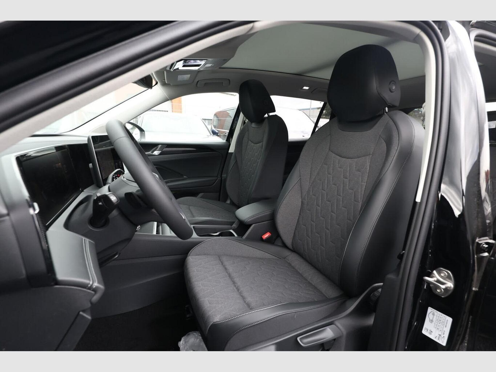 VW Tiguan DSG LED+ Pano (2026) - Photo 5