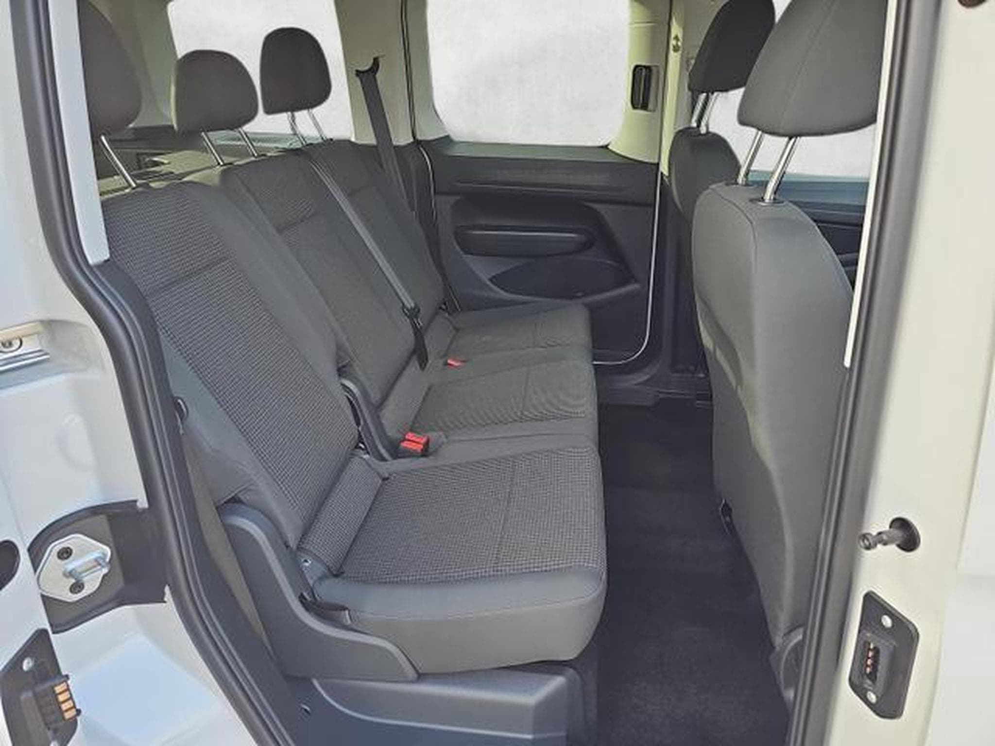 VW Caddy Basis (2026) - Photo 13
