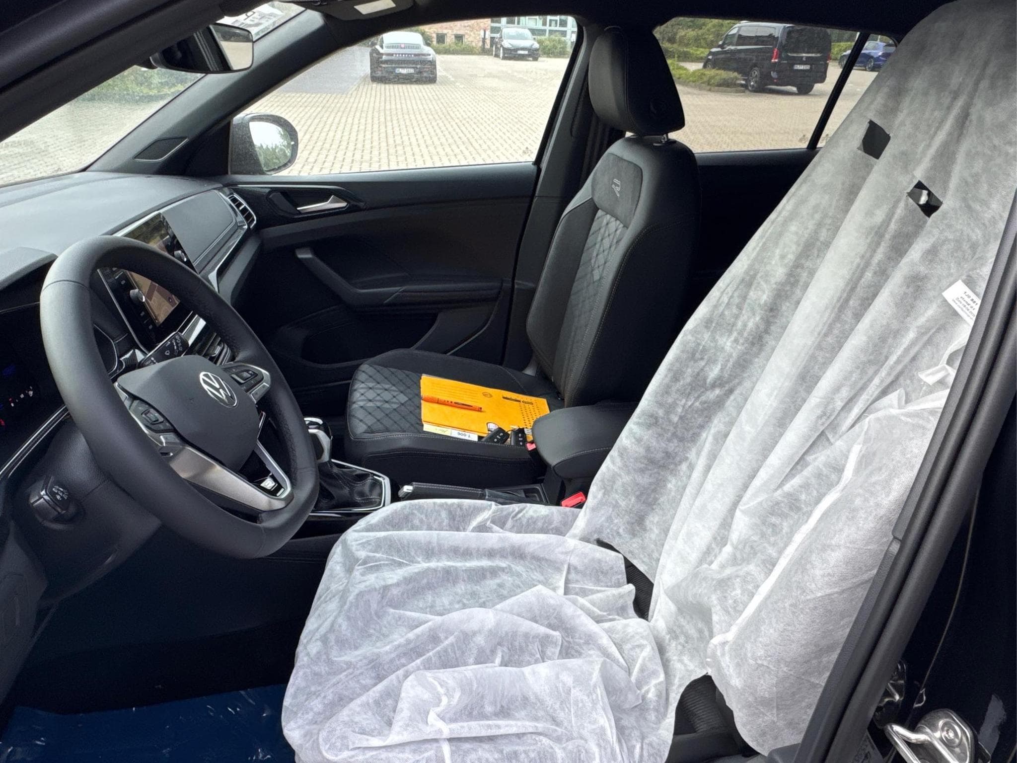 VW T-Cross R-Line Limited (2026) - Photo 11