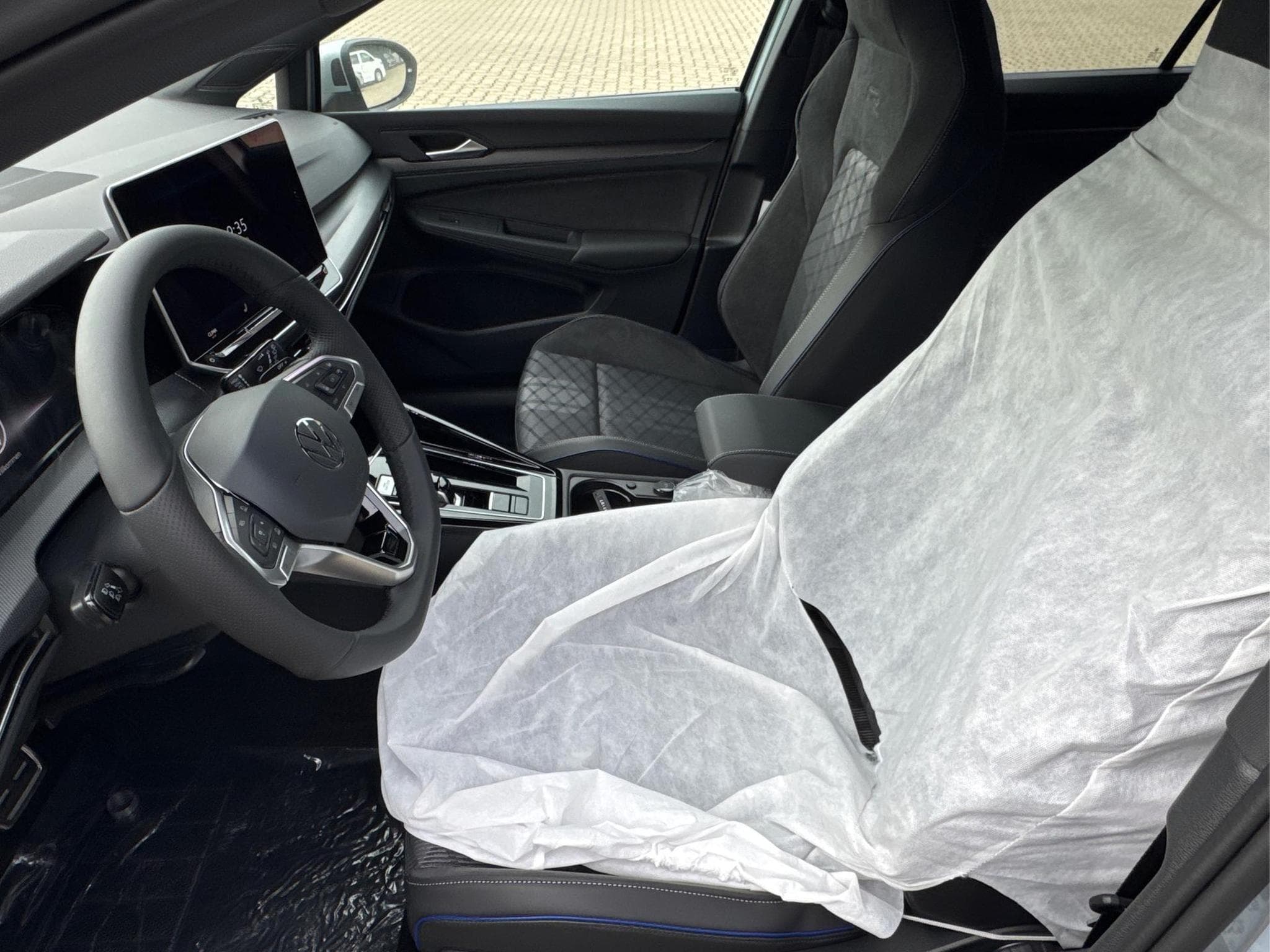 VW Golf R-Line Limited (2026) - Foto 9