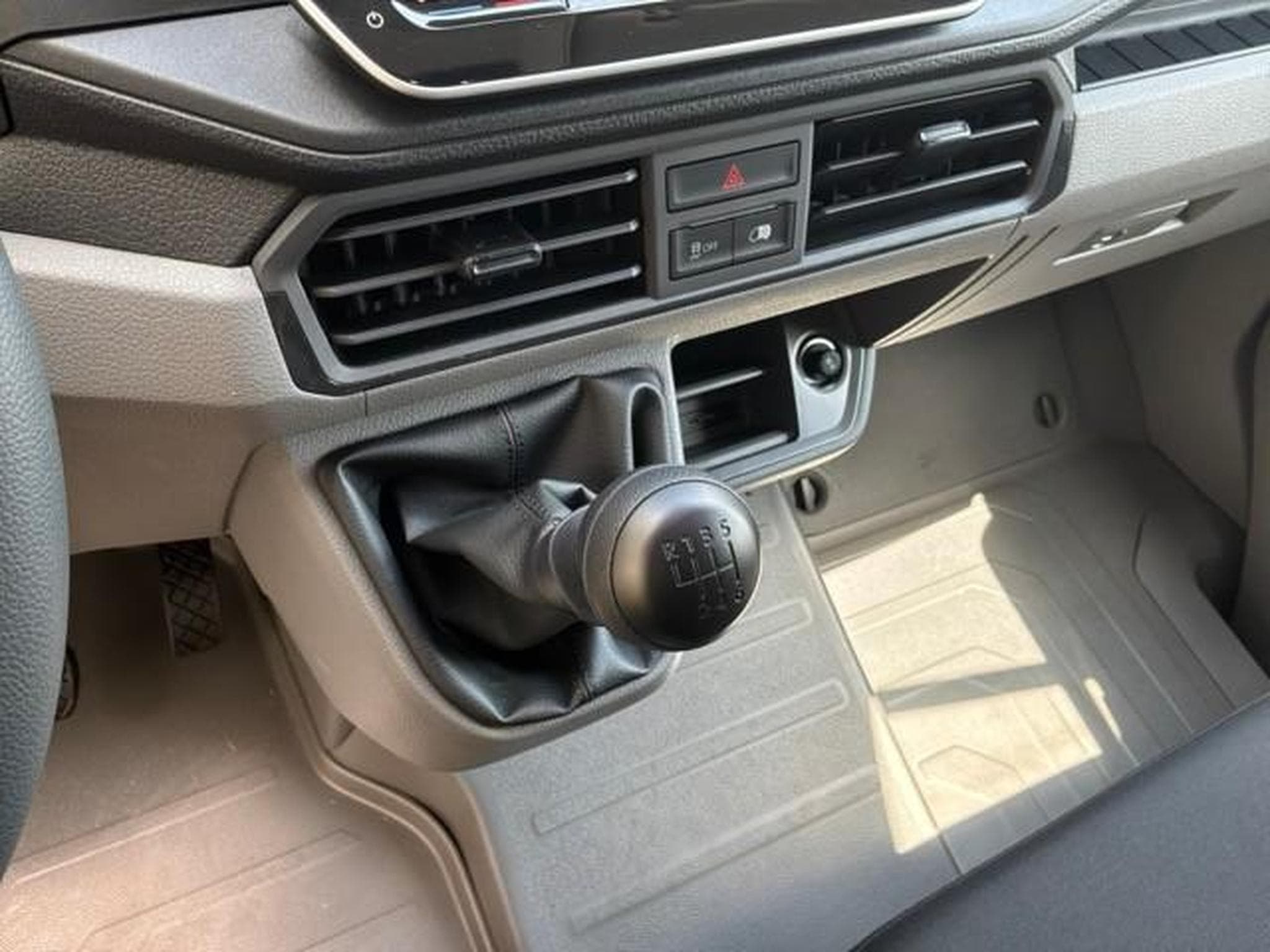 VW Crafter BUSINESS (2026) - Photo 12