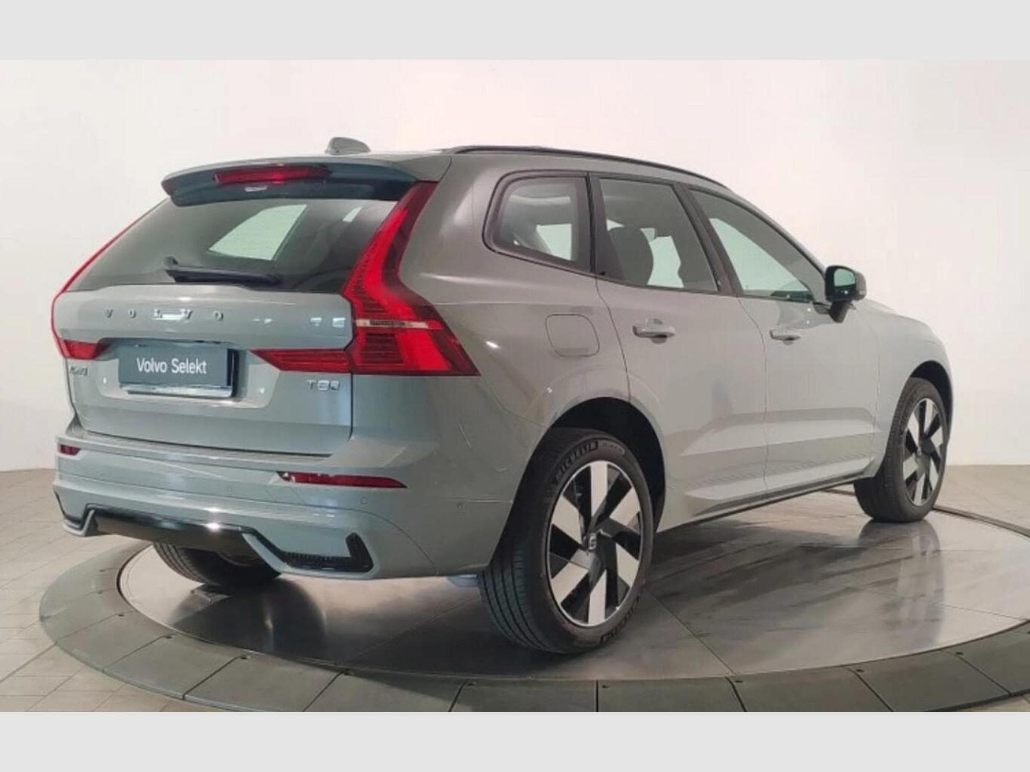Volvo XC60 Plus Dark (2024) - Photo 2