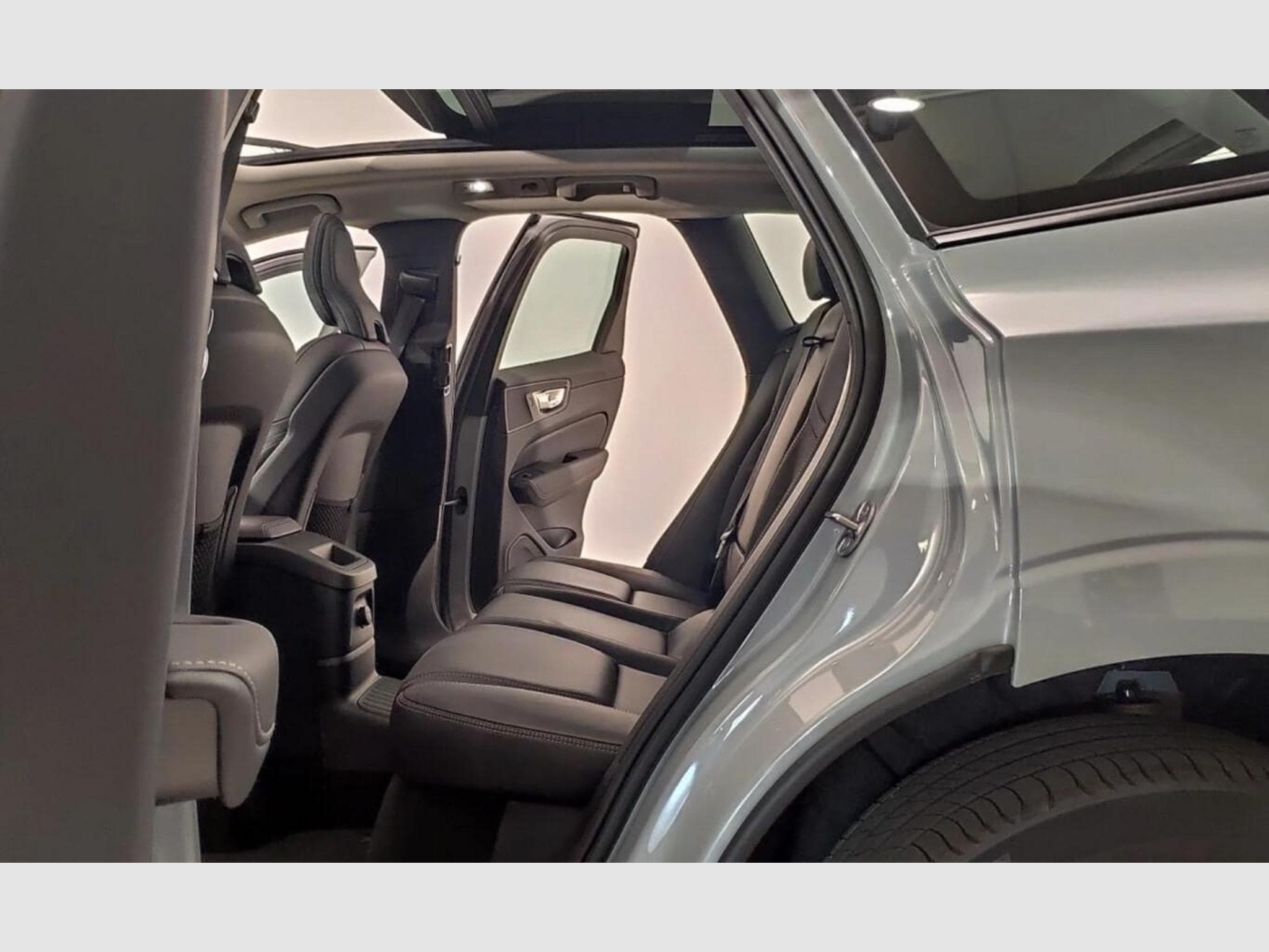 Volvo XC60 Plus Dark (2024) - Photo 4