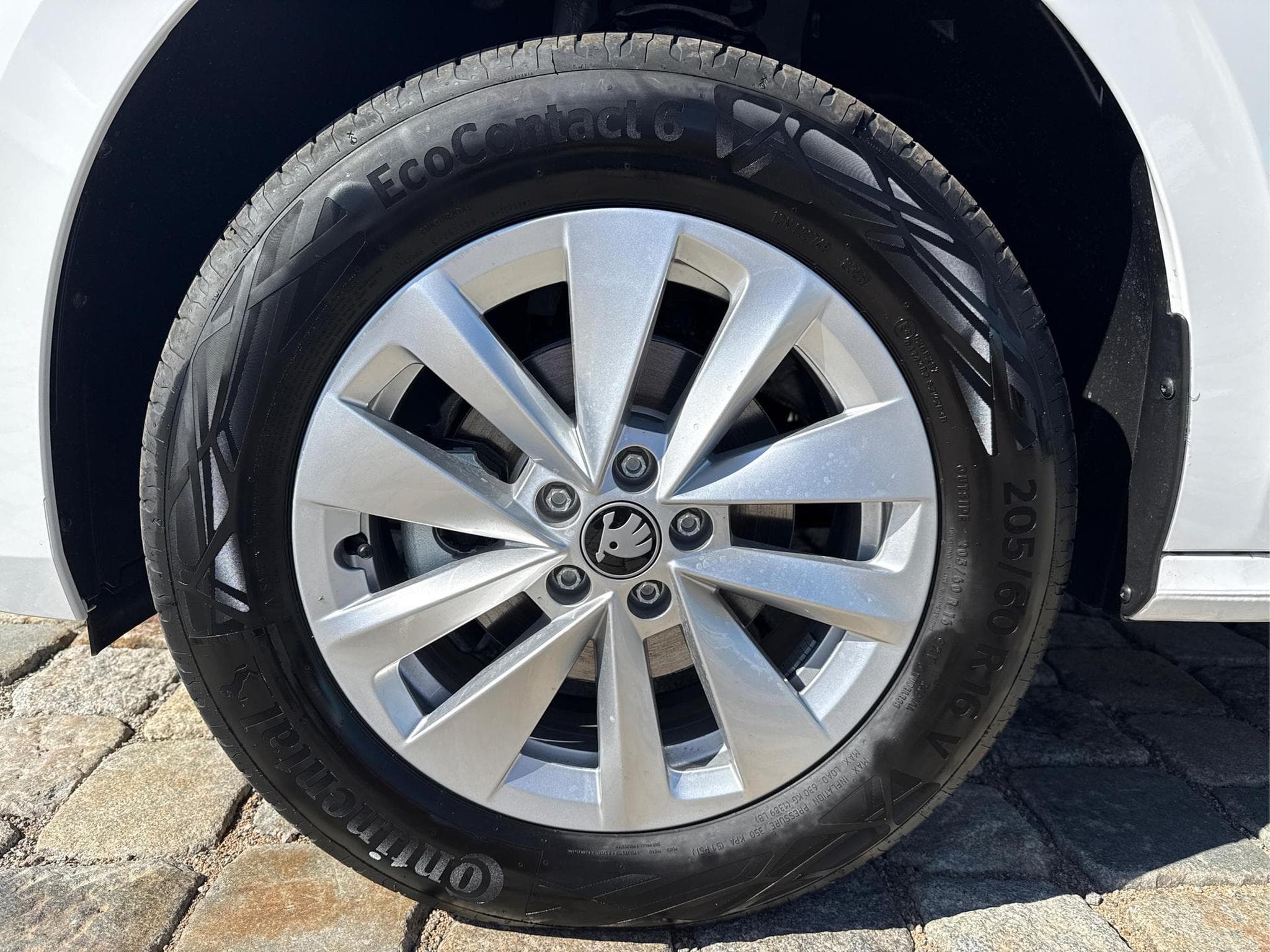 Skoda Kamiq Selection 1.0 TSI (2026) - Foto 8