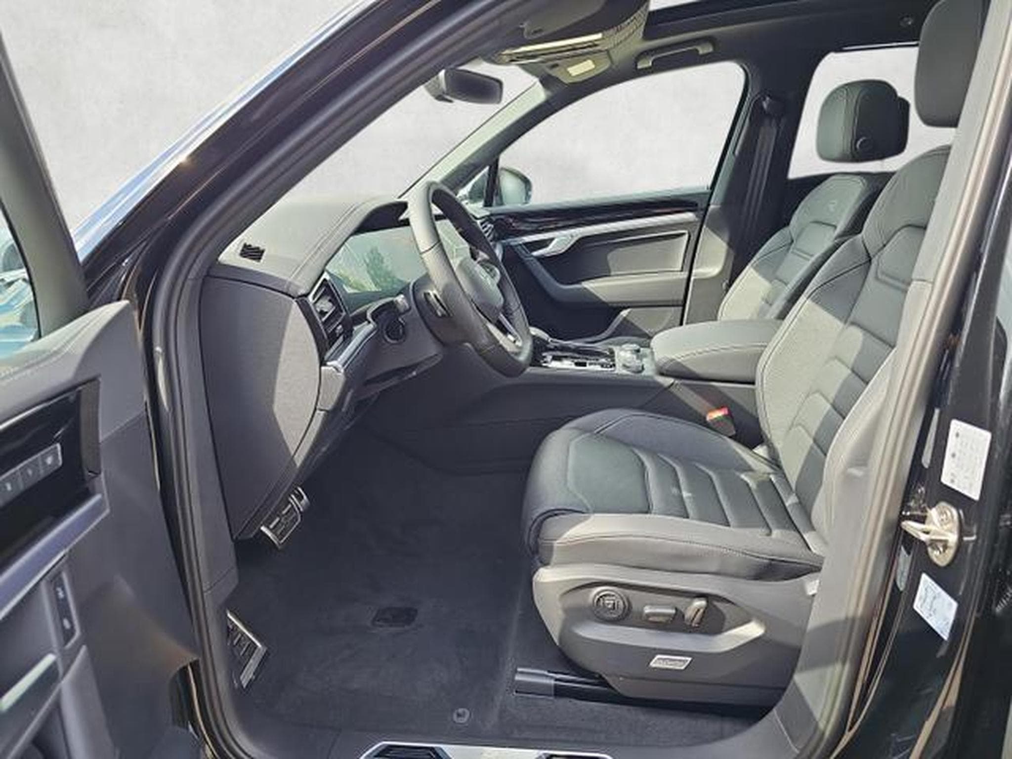 VW Touareg 3.0 TDI 210 kW 4Motion R-Line (2026) - Foto 9