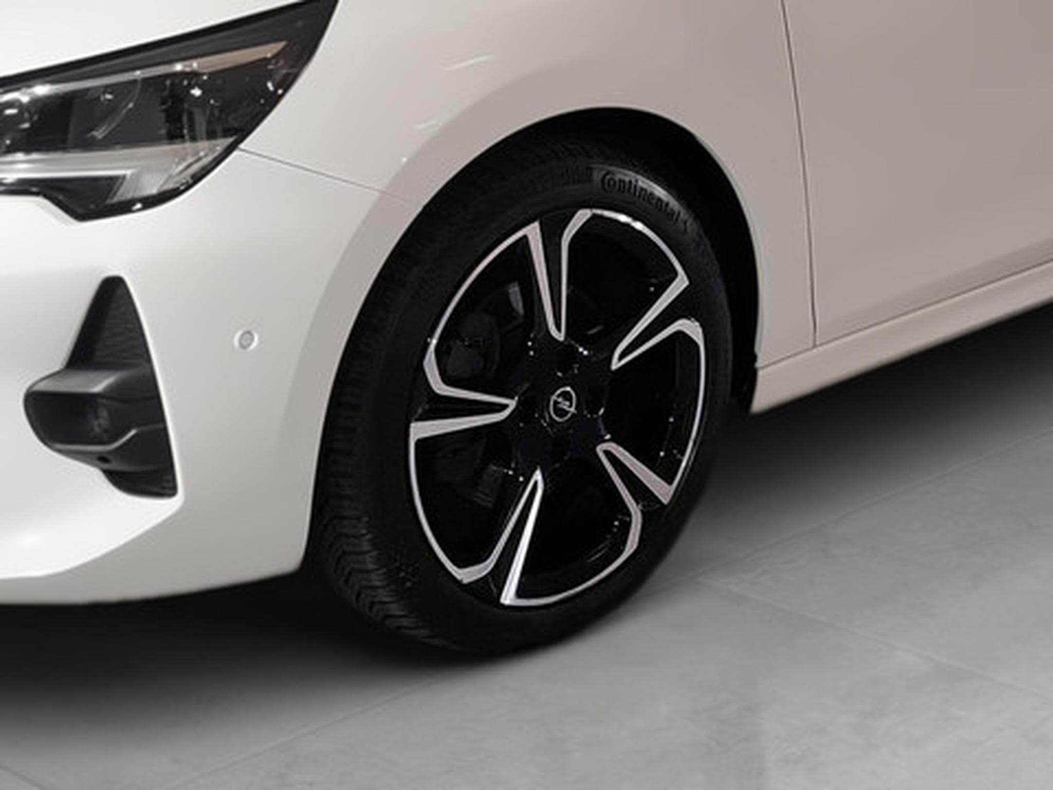 Opel Corsa 1.2 Turbo 74kW S/S GS Line (2022) - Photo 18