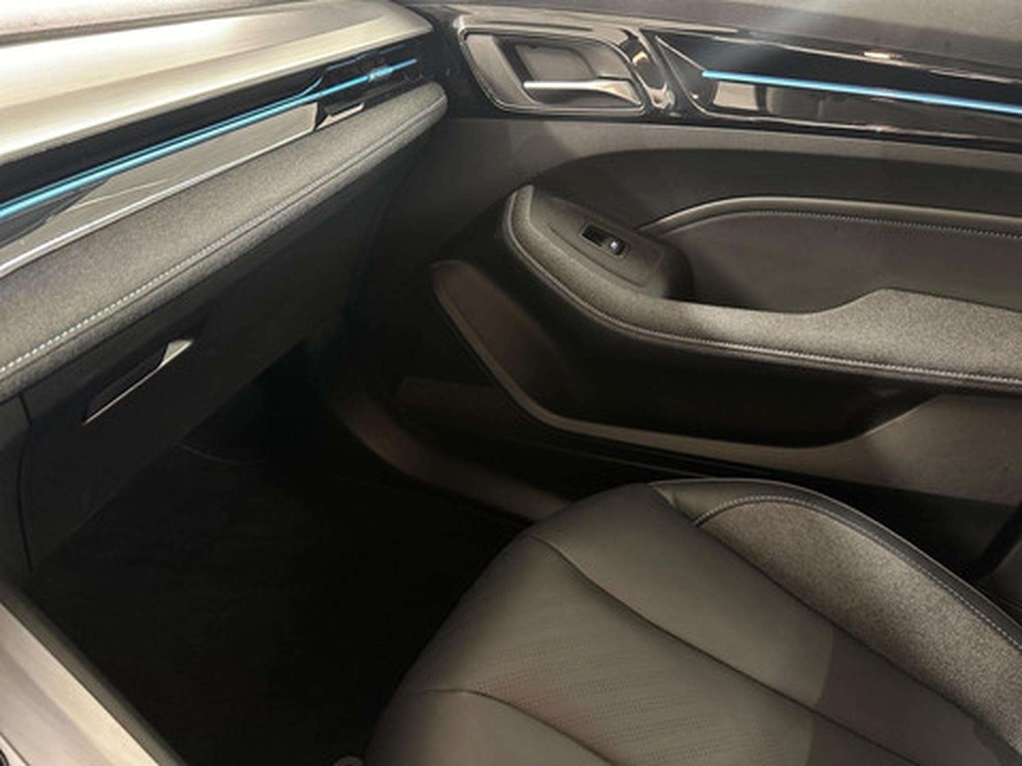MG MG5 LUXURY (2023) - Photo 9