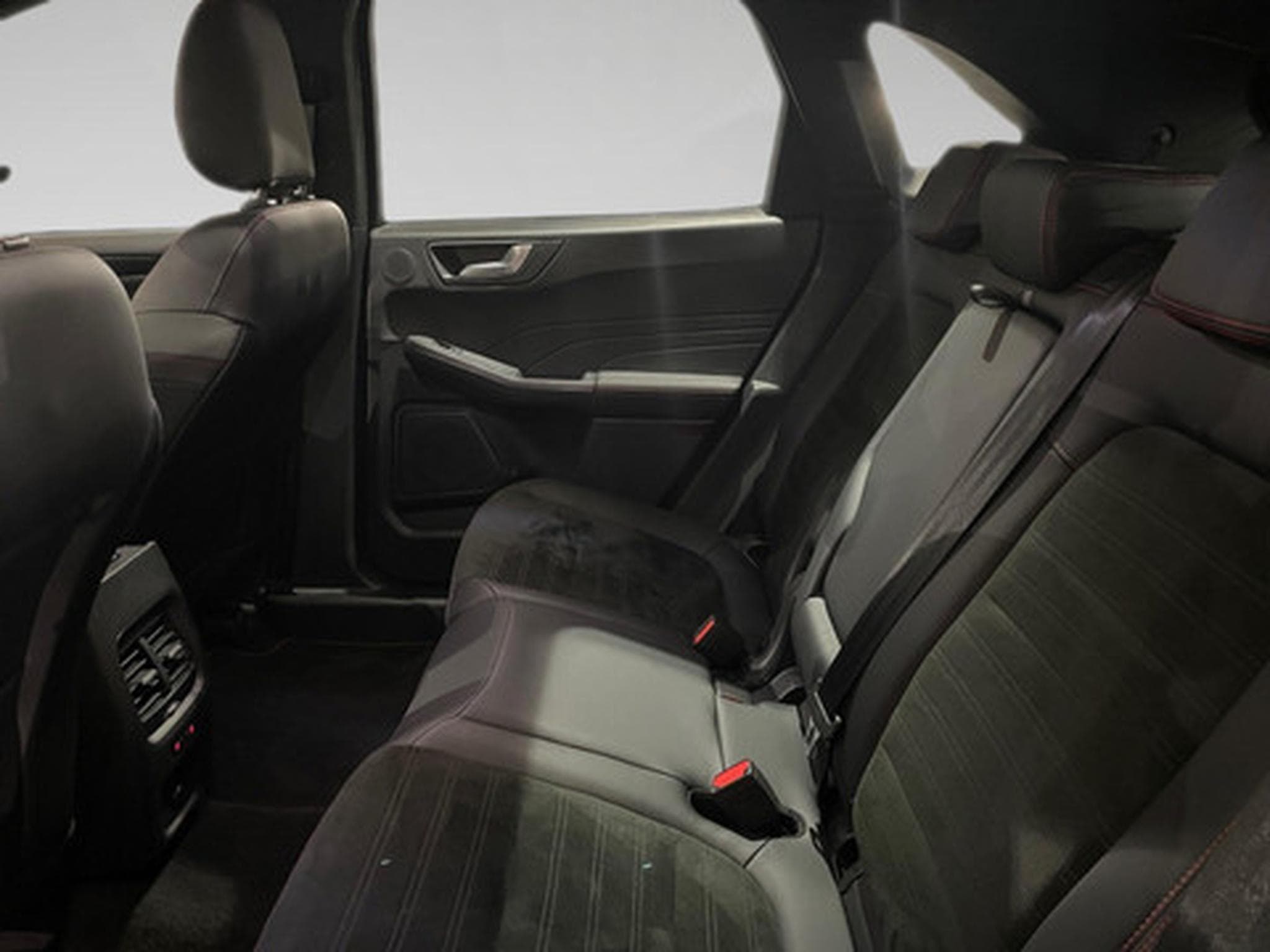 Ford Kuga 2.5i PHEV Aut. 165kW ST-Line (2023) - Photo 11