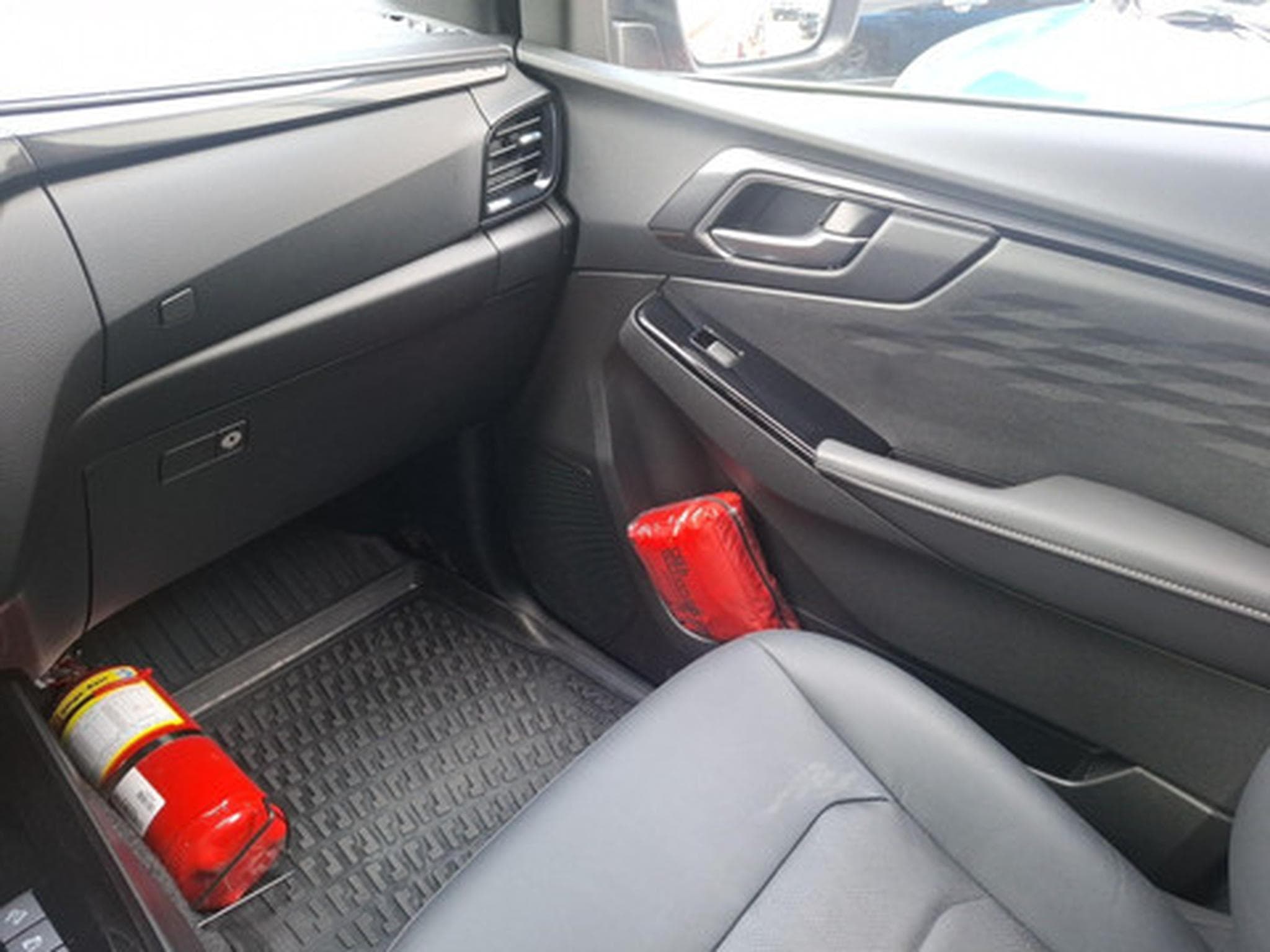 Isuzu D-Max D-MAX DC Euro6d V-Cross AT 4x4 (2025) - Foto 9