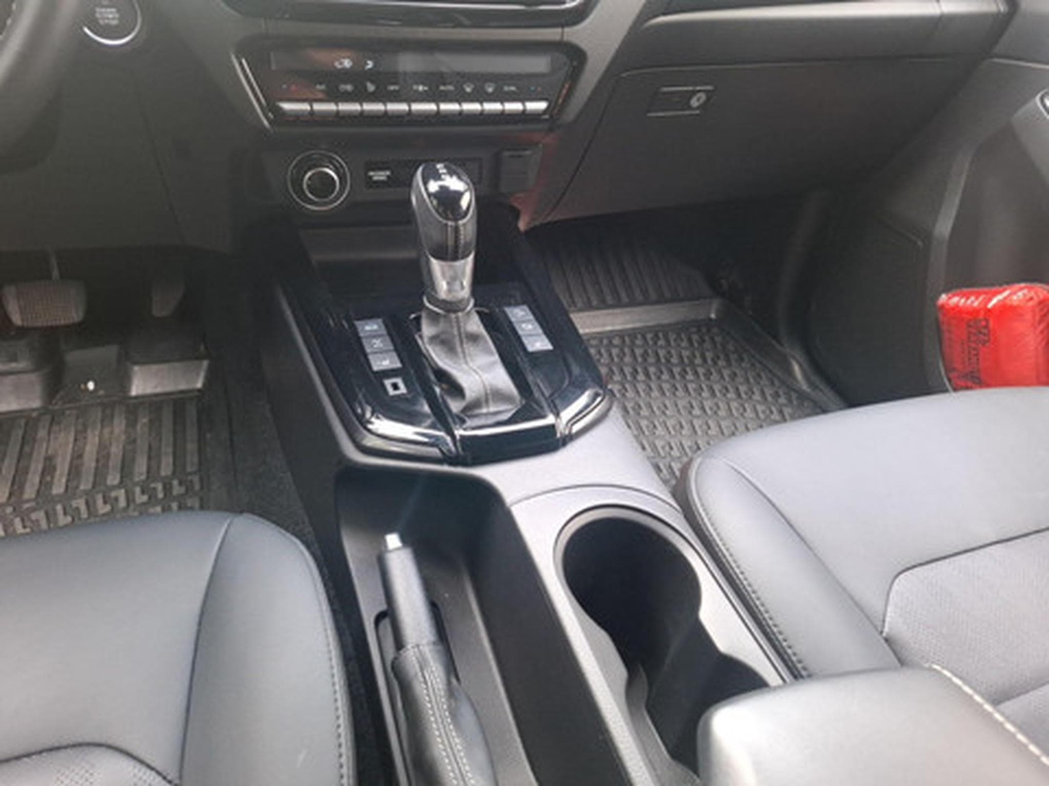 Isuzu D-Max D-MAX DC Euro6d V-Cross AT 4x4 (2025) - Foto 10