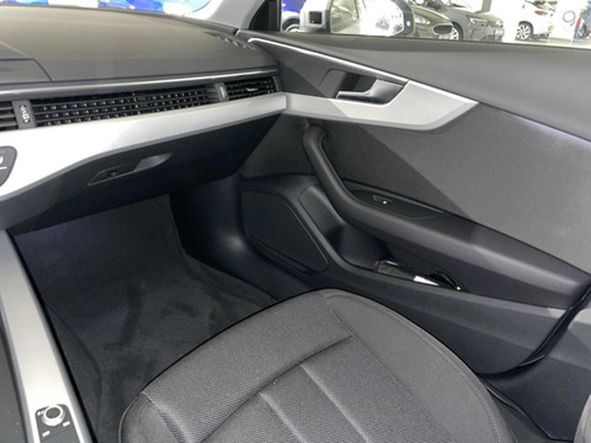 Audi A4 Avant 35 TDI S tronic Avant (2024) - Foto 9