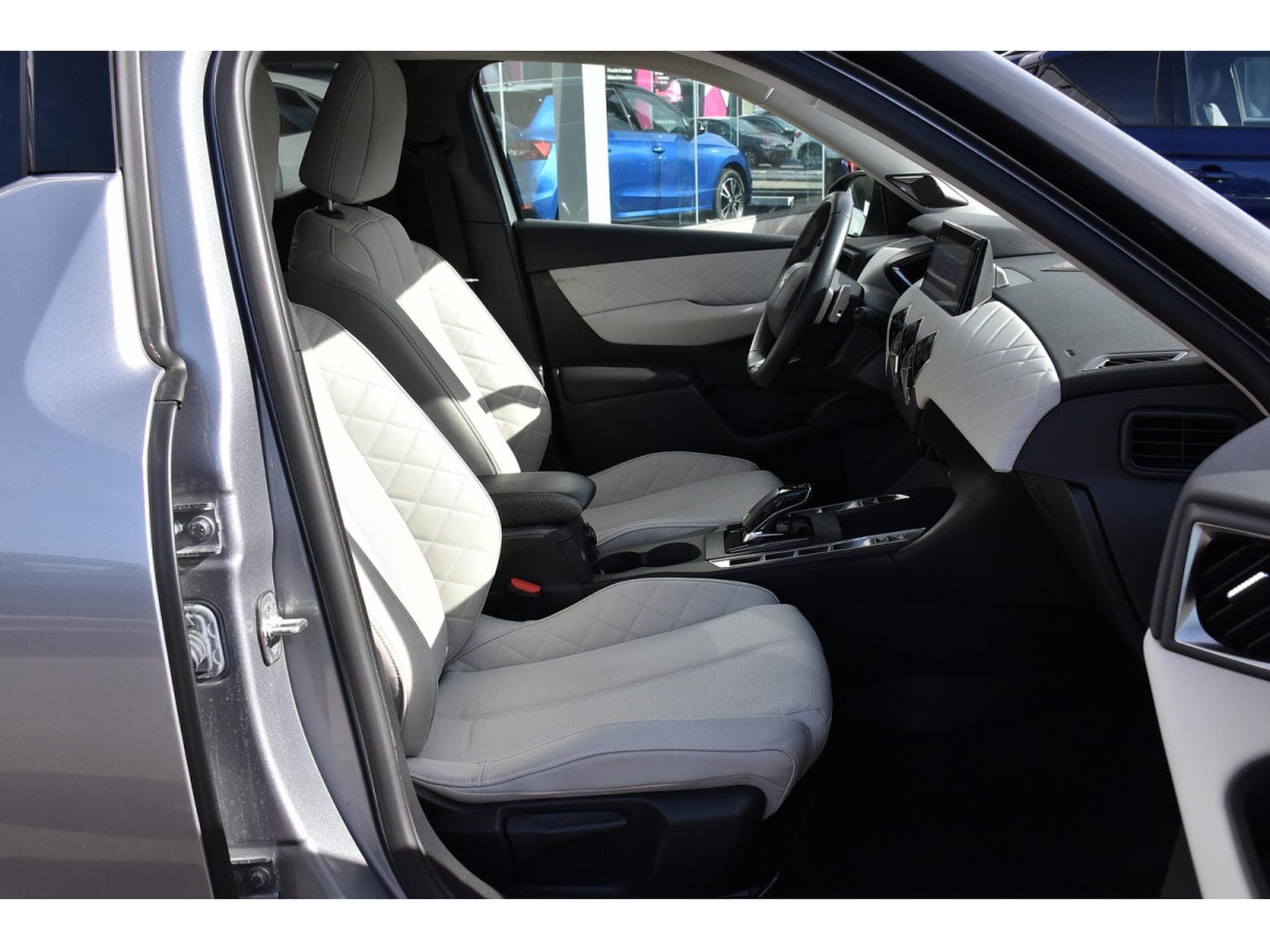 DS Automobiles DS3 1.2 PureTech EAT8 Rivoli CUIR GPS CAM LANE SIDE FOCAL 1°MAIN (2023) - Photo 7