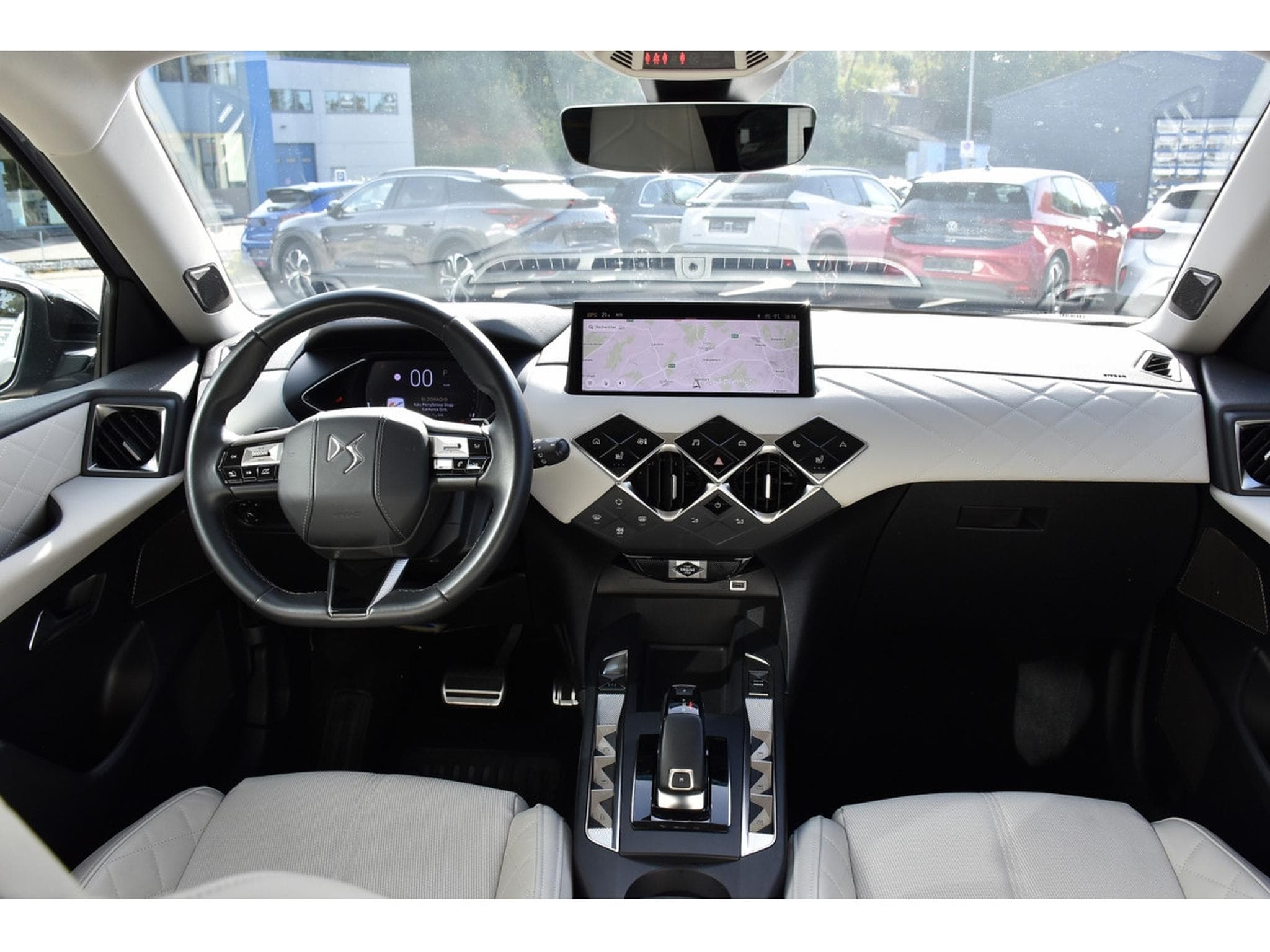 DS Automobiles DS3 1.2 PureTech EAT8 Rivoli CUIR GPS CAM LANE SIDE FOCAL 1°MAIN (2023) - Photo 9