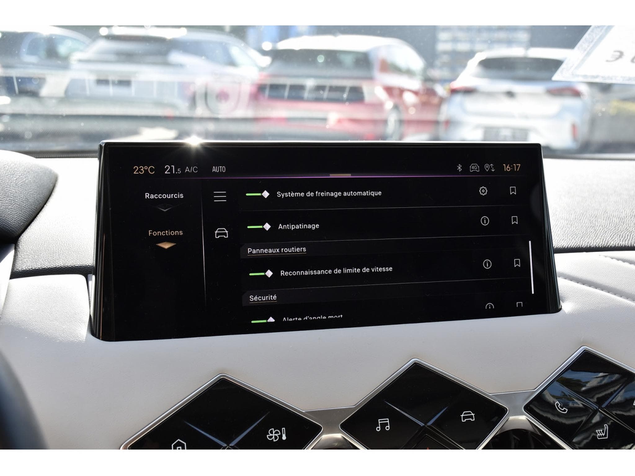 DS Automobiles DS3 1.2 PureTech EAT8 Rivoli CUIR GPS CAM LANE SIDE FOCAL 1°MAIN (2023) - Photo 15