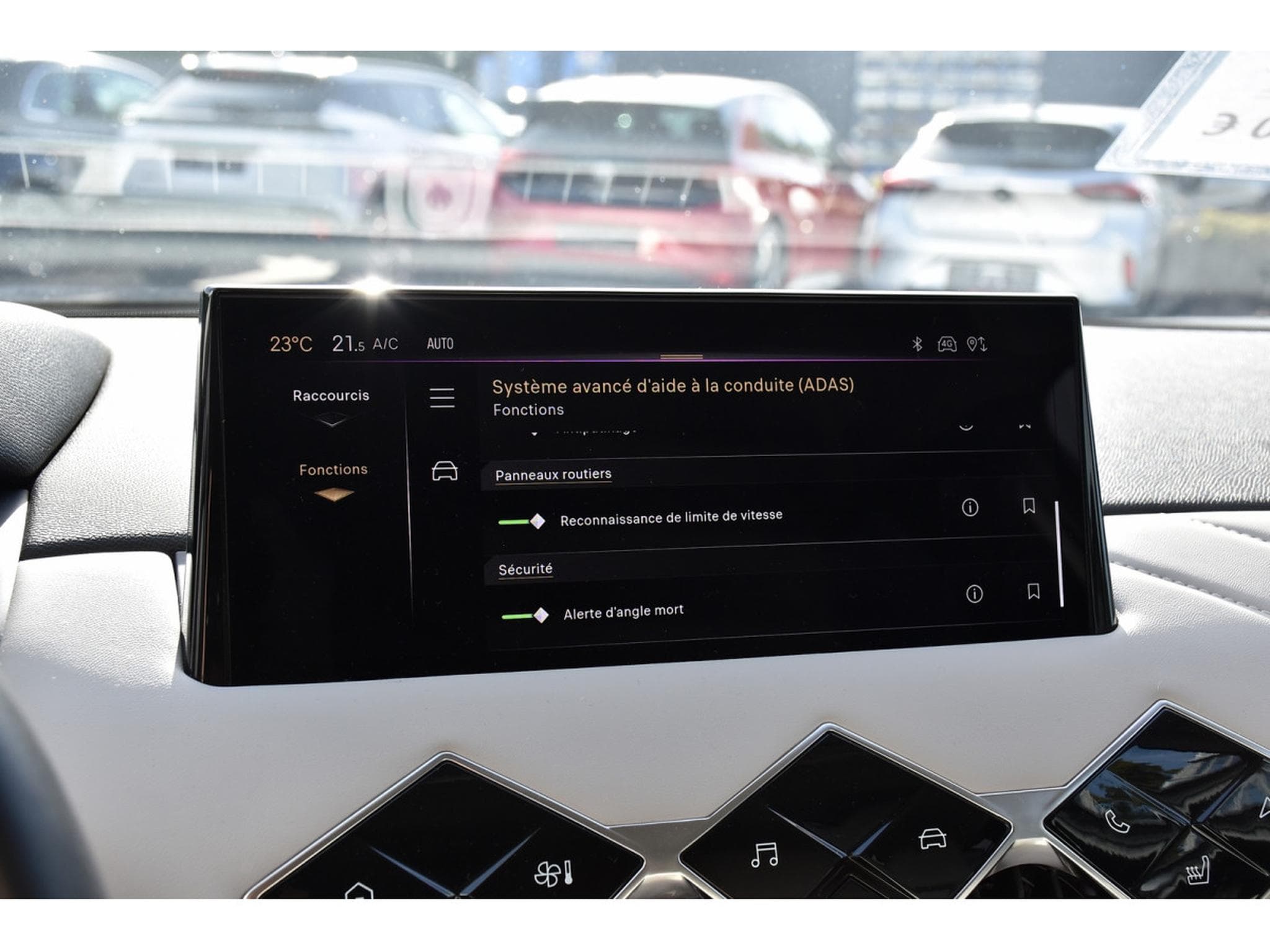 DS Automobiles DS3 1.2 PureTech EAT8 Rivoli CUIR GPS CAM LANE SIDE FOCAL 1°MAIN (2023) - Photo 16