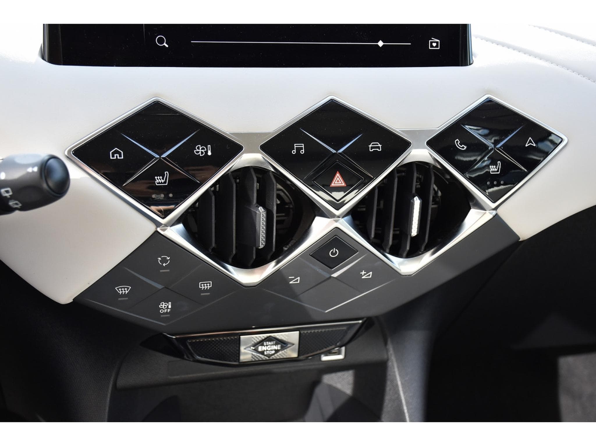 DS Automobiles DS3 1.2 PureTech EAT8 Rivoli CUIR GPS CAM LANE SIDE FOCAL 1°MAIN (2023) - Photo 19