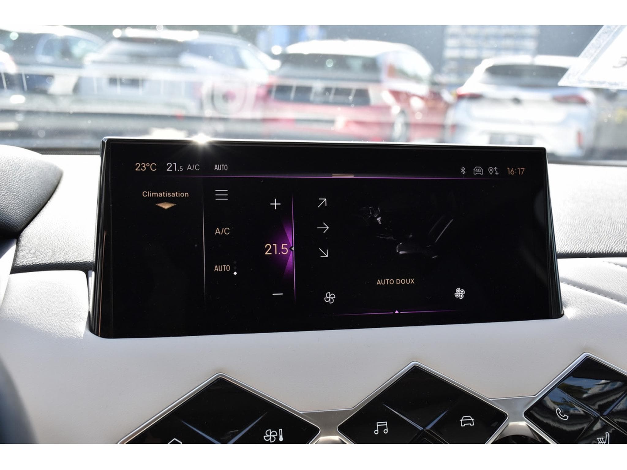 DS Automobiles DS3 1.2 PureTech EAT8 Rivoli CUIR GPS CAM LANE SIDE FOCAL 1°MAIN (2023) - Photo 17