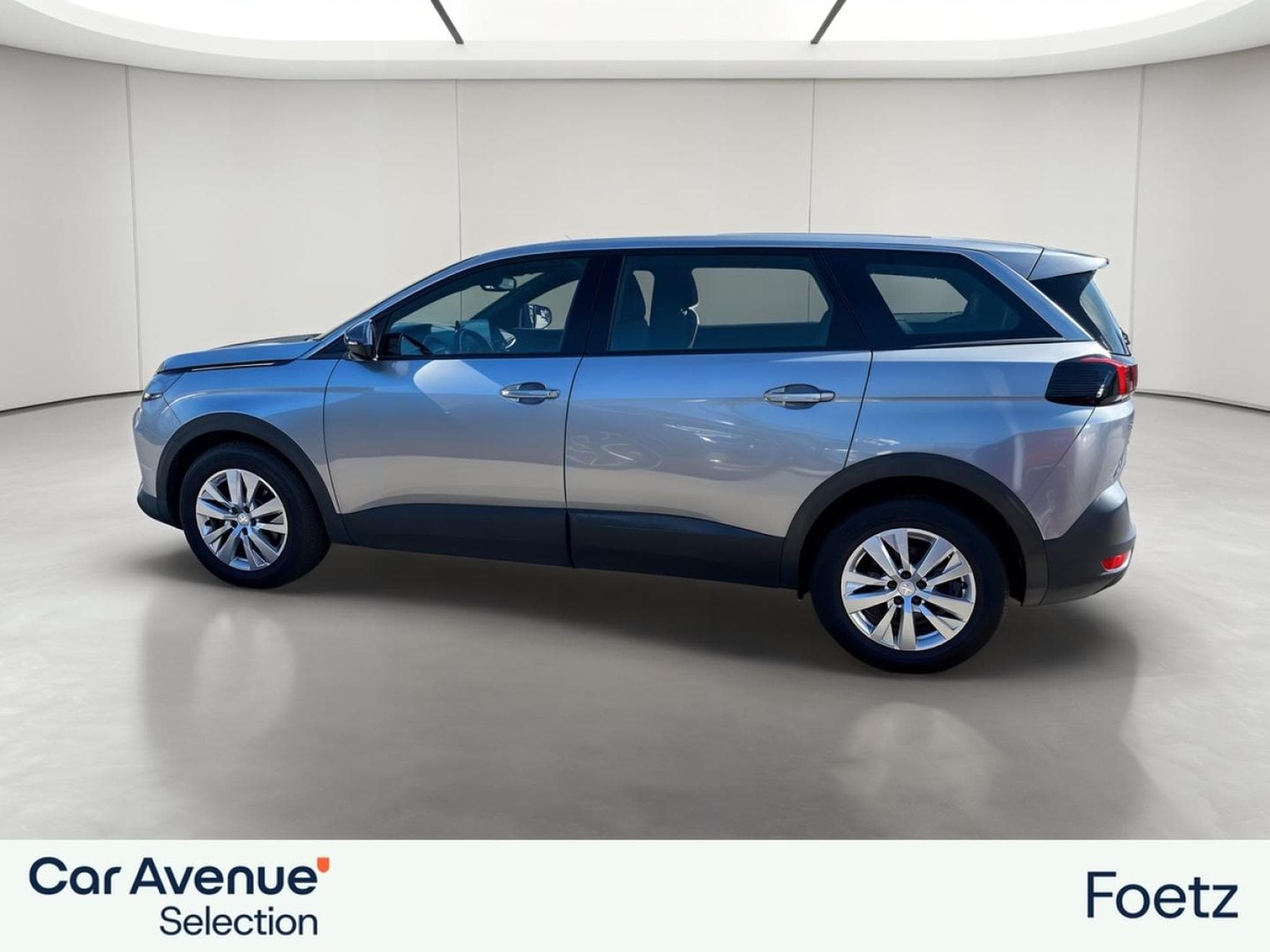 PEUGEOT 5008 1.5 BlueHDi 130ch S&S Active Pack EAT8 (2023) - Foto 2