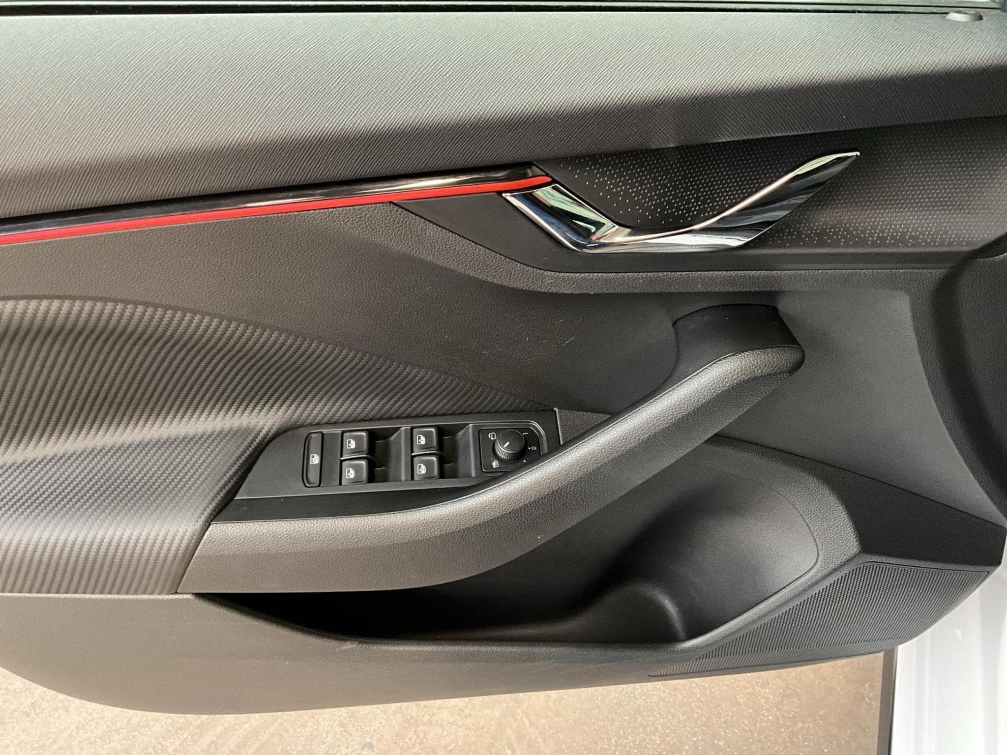 Skoda Kamiq Monte-Carlo+DSG+Pano+LED (2025) - Foto 14