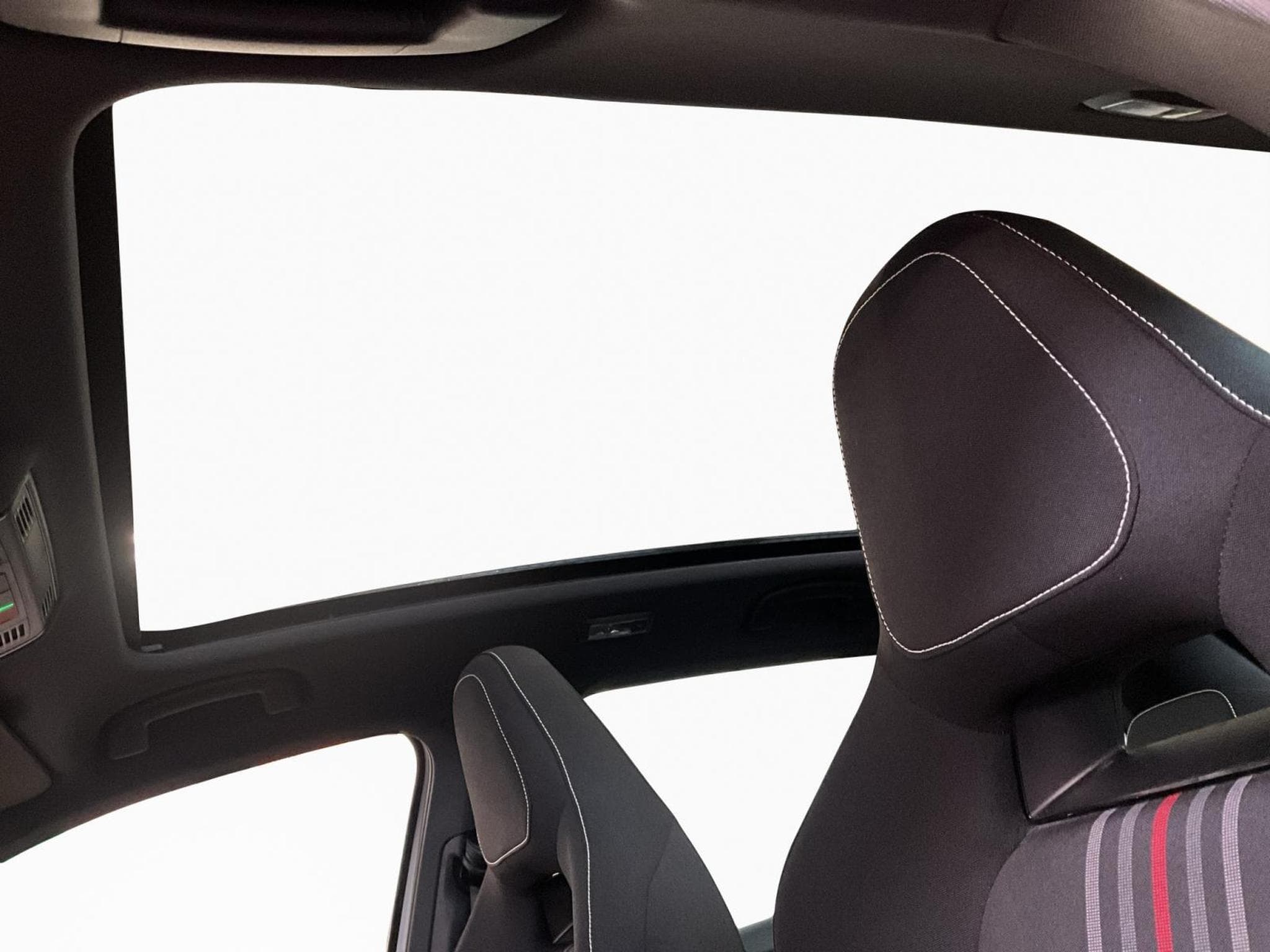 Skoda Kamiq Monte-Carlo+DSG+Pano+LED (2025) - Foto 15