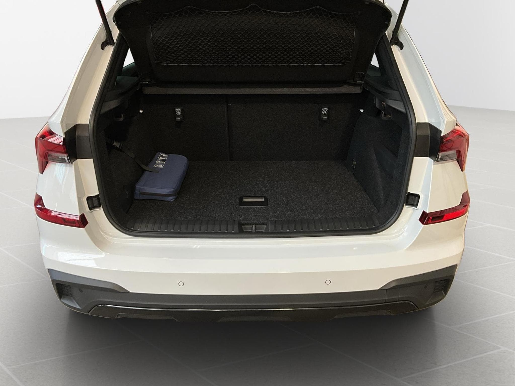 Skoda Kamiq Monte-Carlo+DSG+Pano+LED (2025) - Foto 17