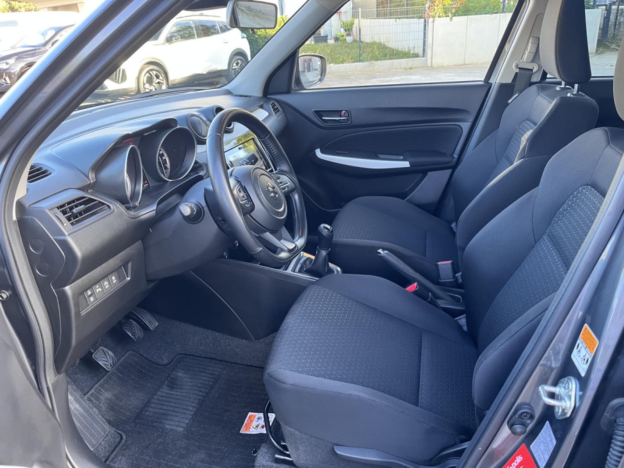 Suzuki Swift 1.2 (SHVS) Mild Hybrid (2021) - Photo 9