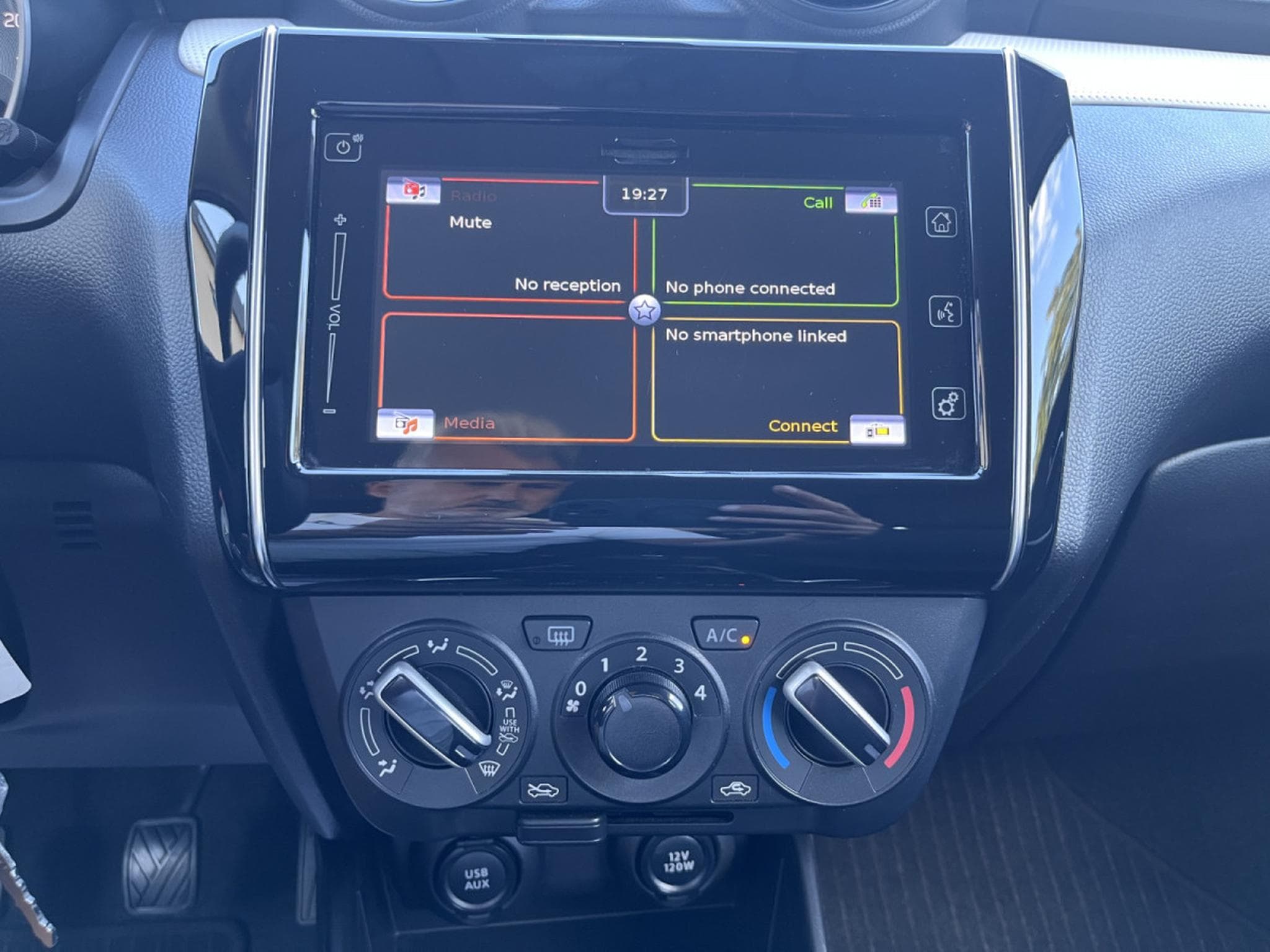 Suzuki Swift 1.2 (SHVS) Mild Hybrid (2021) - Photo 15