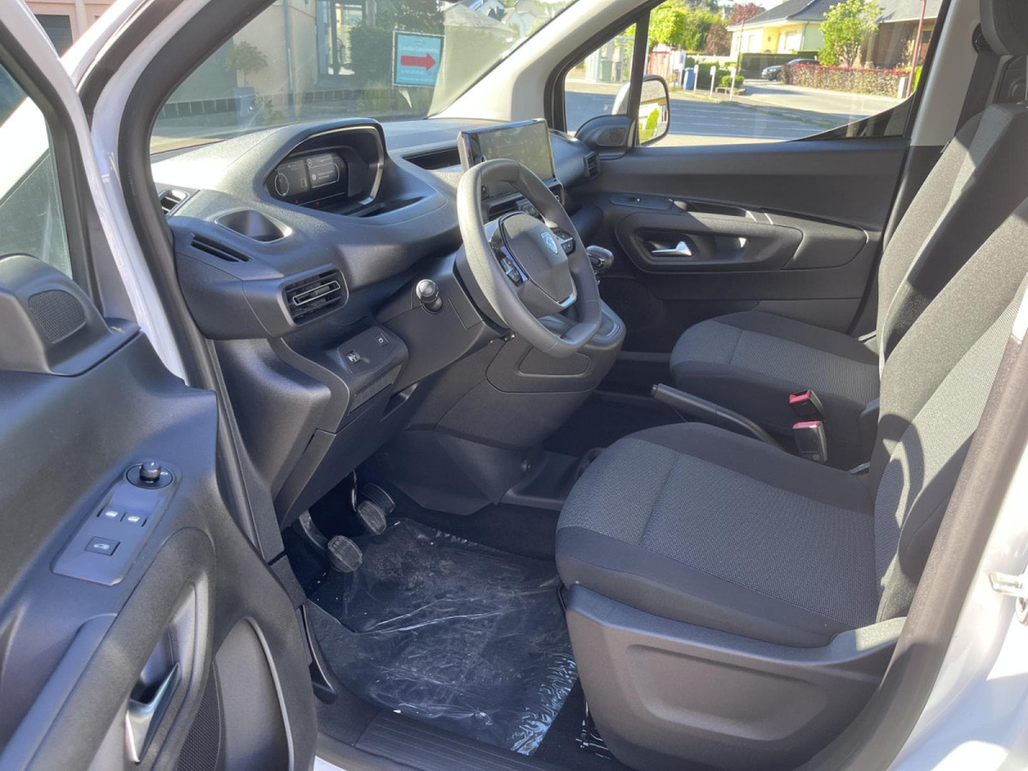 Peugeot Partner 1.5 BlueHdi 100cv Clim - PDC AR - Car Play -  !!! NEUF !!! (2026) - Photo 10