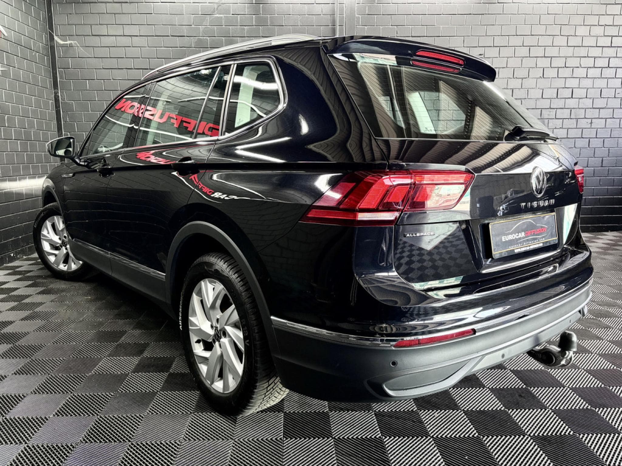 VW Tiguan Life 1.5 TSI 150 CV DSG7 *7 PLACES *ATTELAGE* *HAYON* (2025) - Foto 4