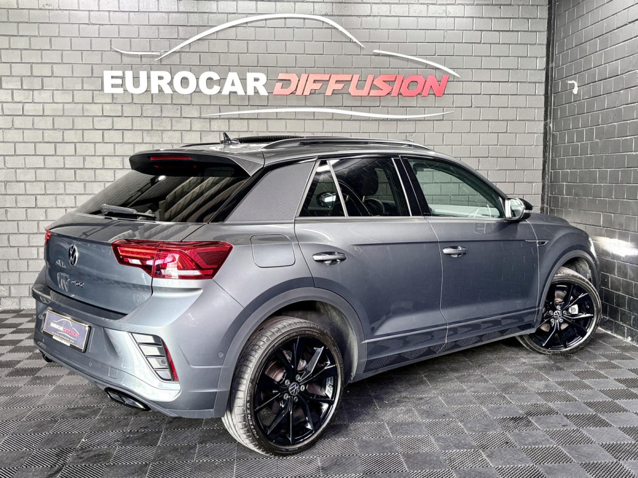 VW T-Roc R-Line Black Edition 1.5 TSI 150 CV DSG7 *PANO* BLACK* CAM * (2025) - Foto 6
