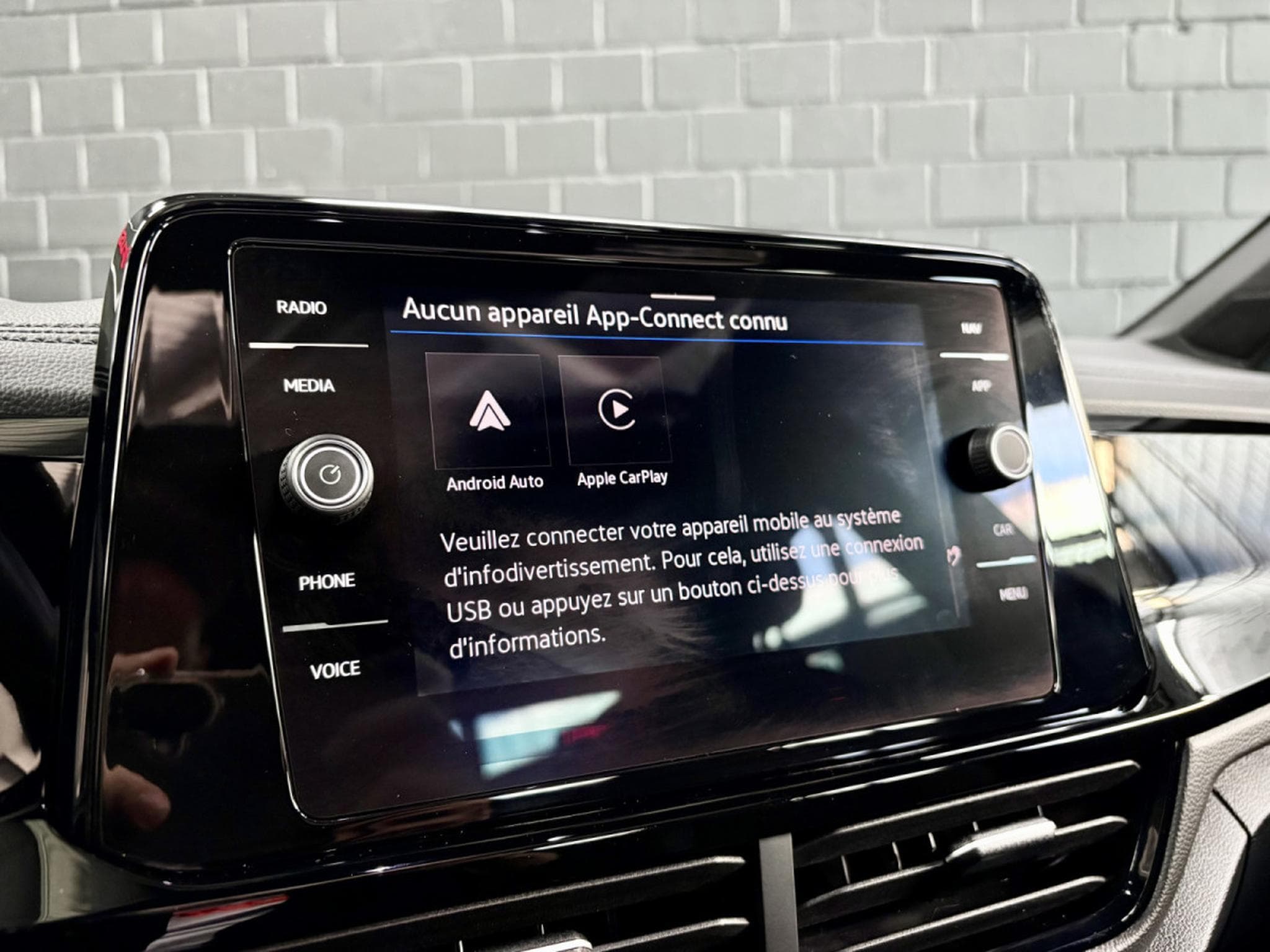 VW T-Roc R-Line Black Edition 1.5 TSI 150 CV DSG7 *PANO* BLACK* CAM * (2025) - Foto 17