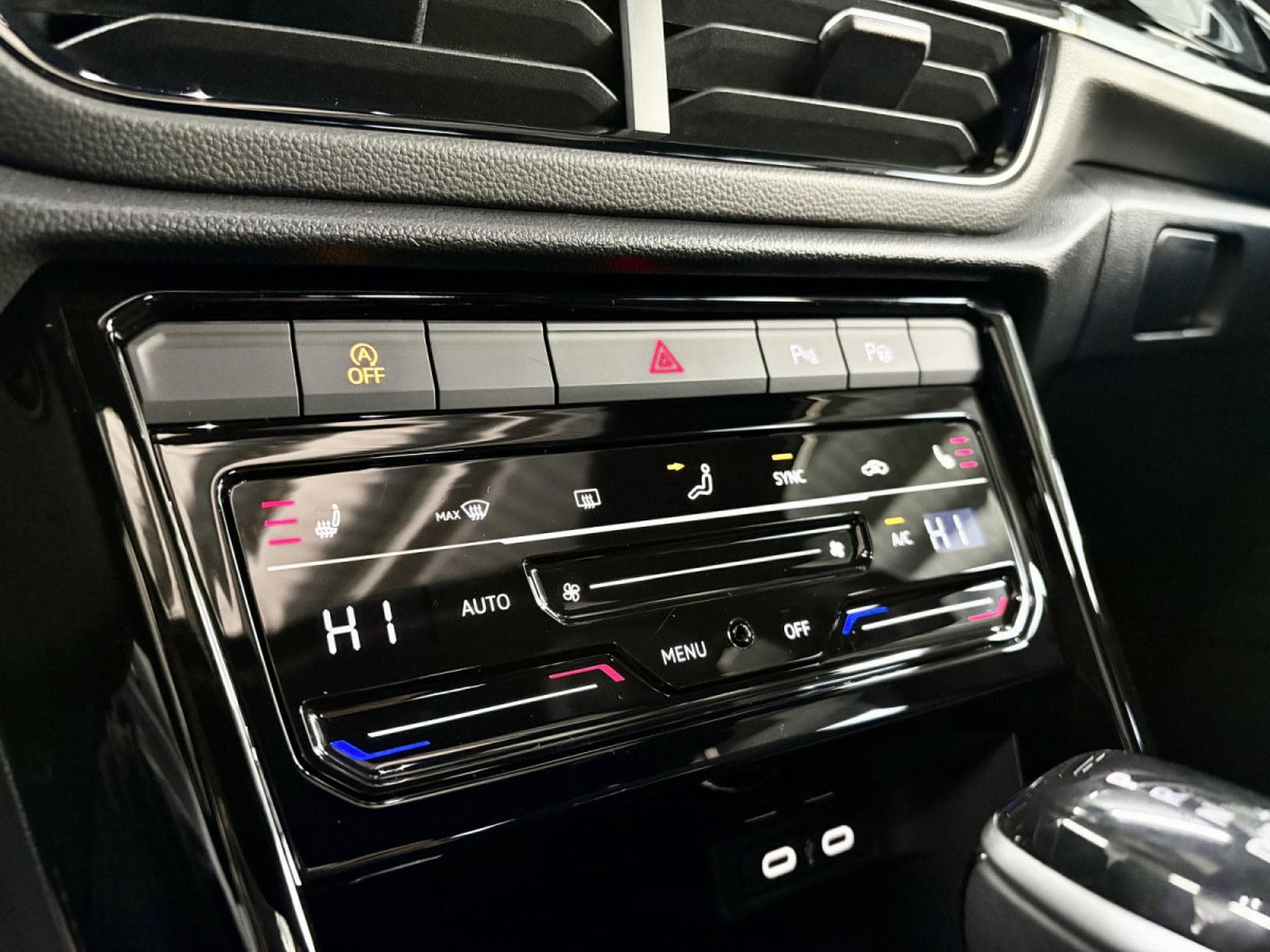 VW T-Roc R-Line Black Edition 1.5 TSI 150 CV DSG7 *PANO* BLACK* CAM * (2025) - Foto 15