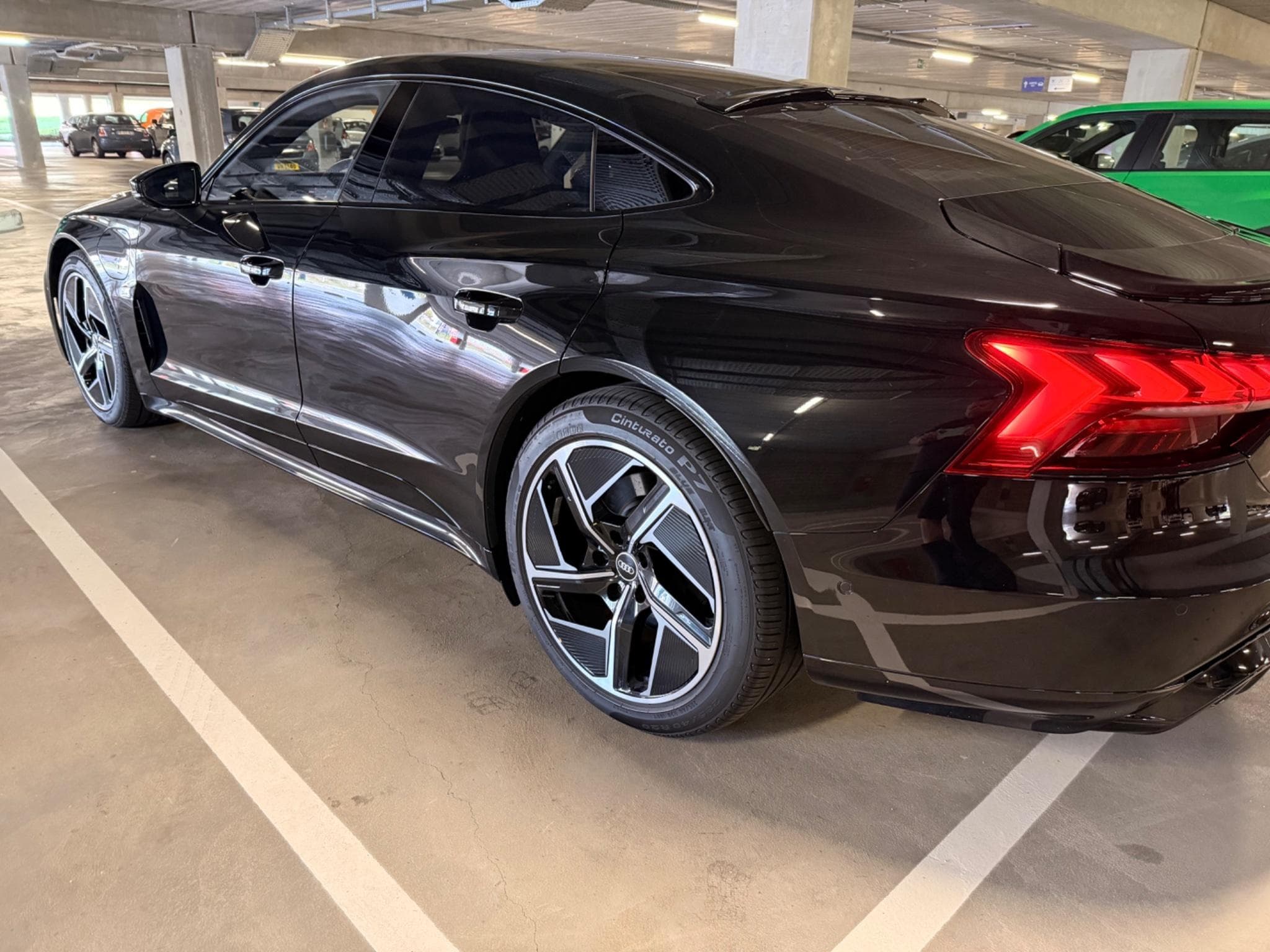 Audi e-tron GT (2022) - Photo 5